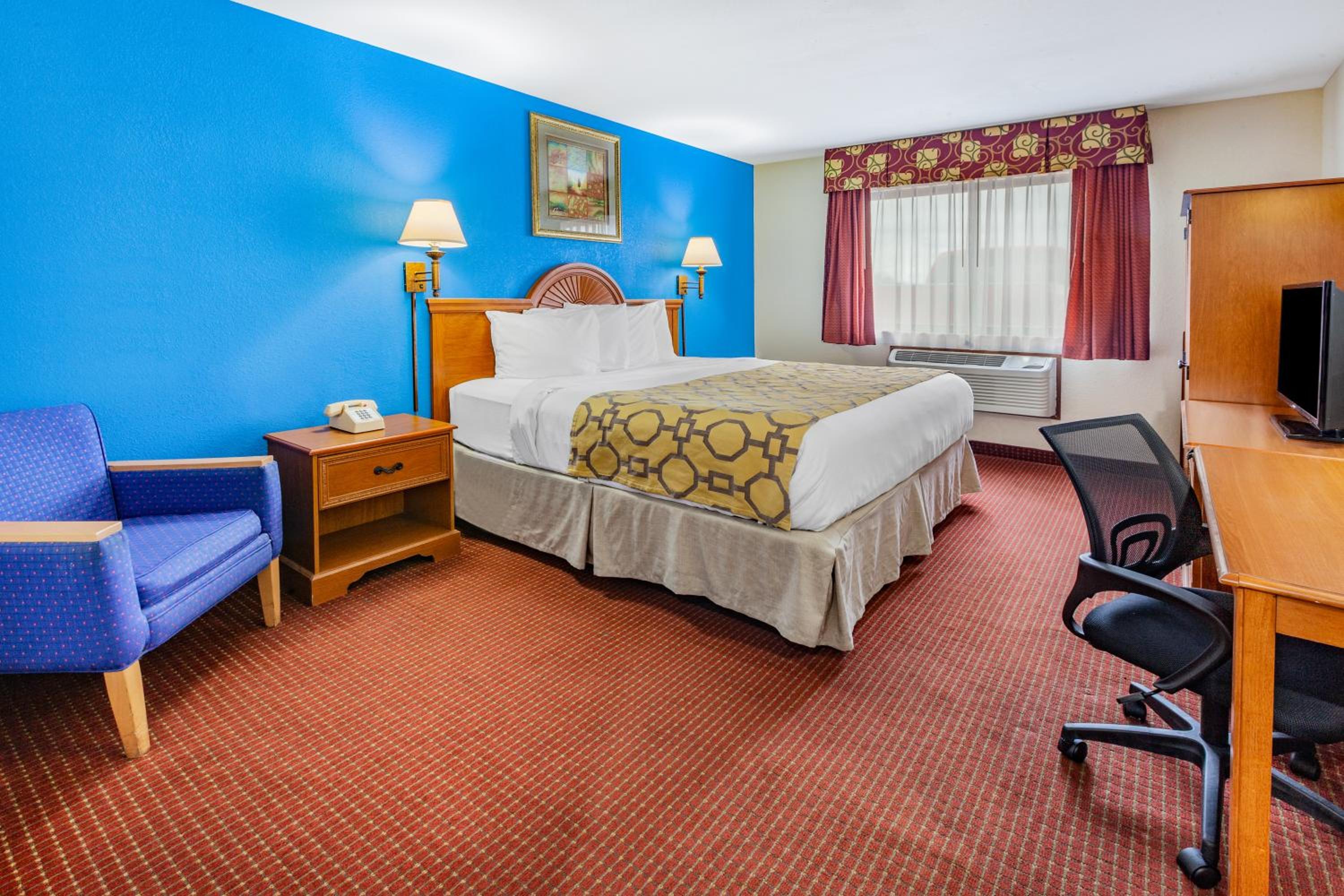 King Room - Non-Smoking - Photo 3