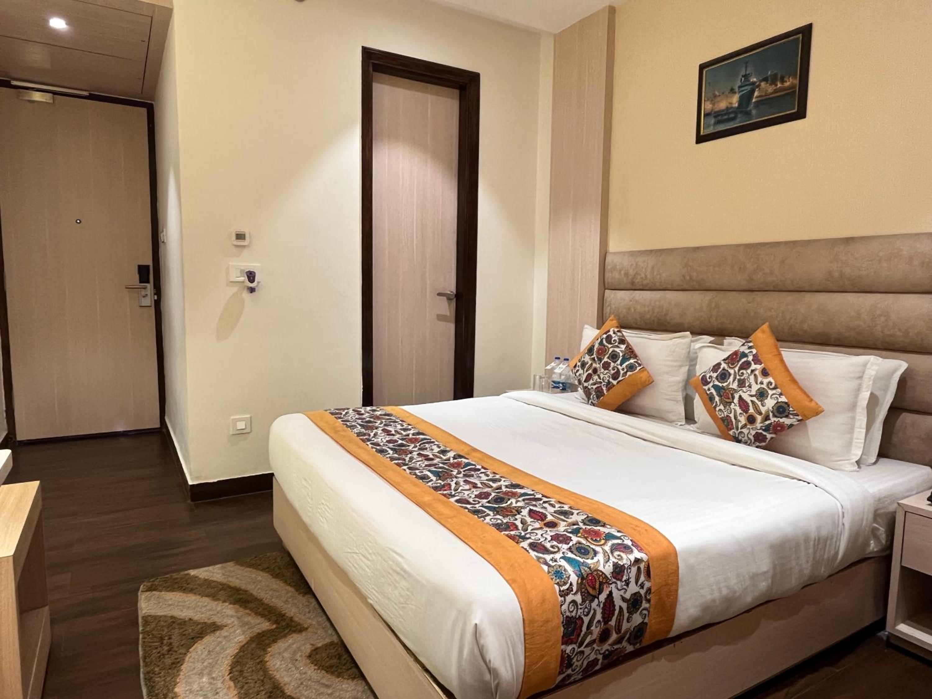 Deluxe Room - Photo 2