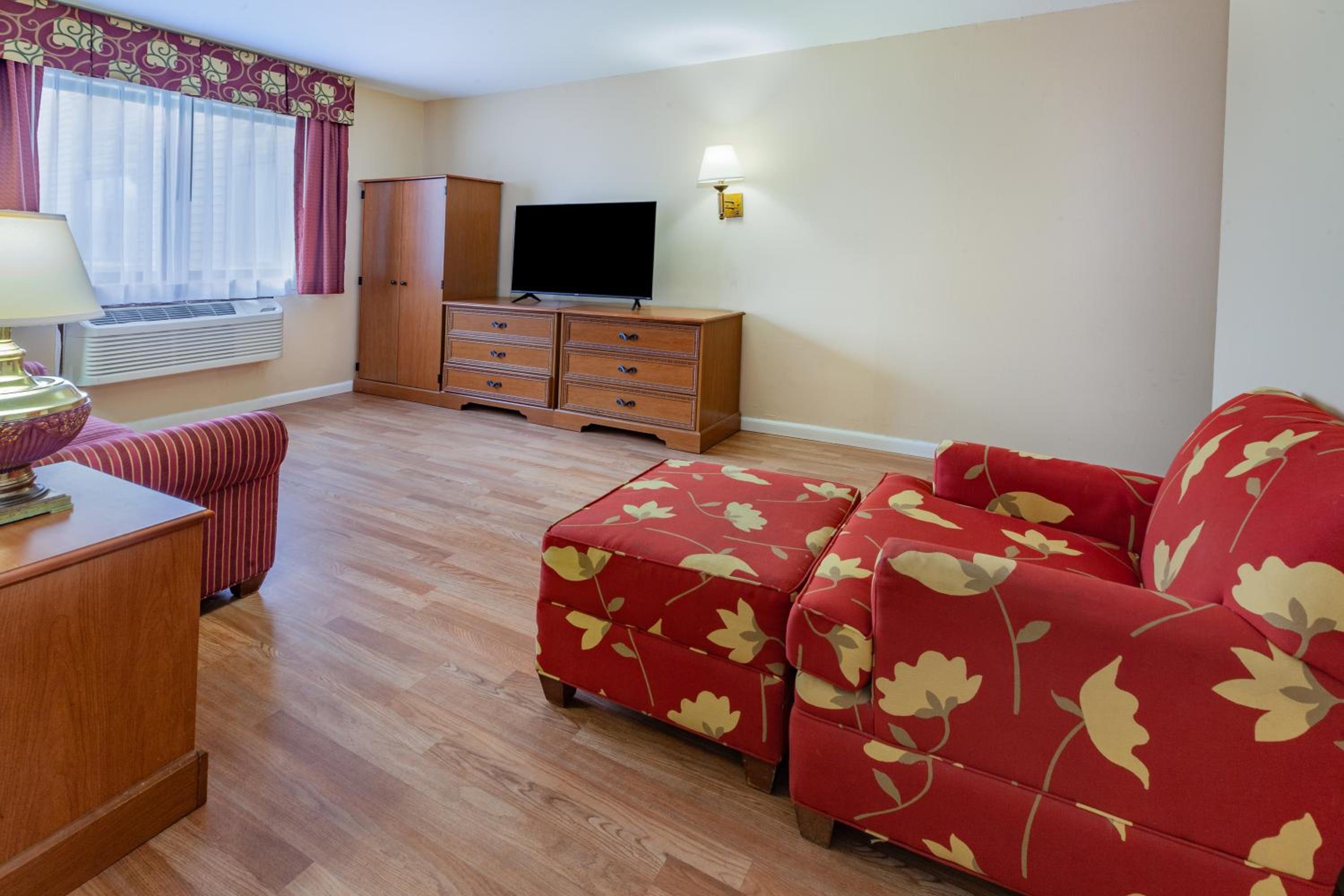 One-Bedroom King Suite - Non-Smoking photo 3