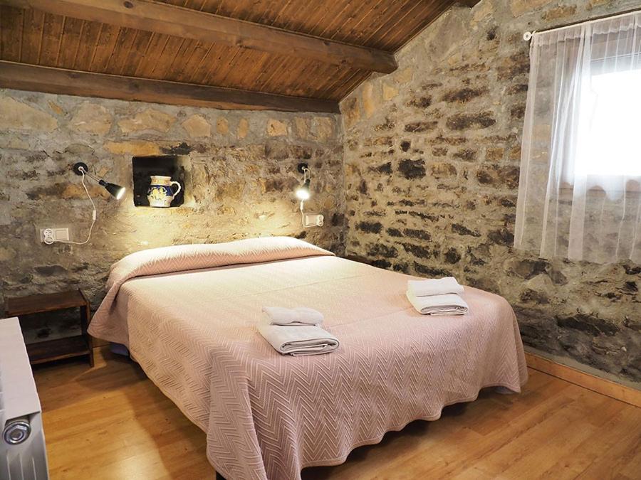 Five-Bedroom House photo 2