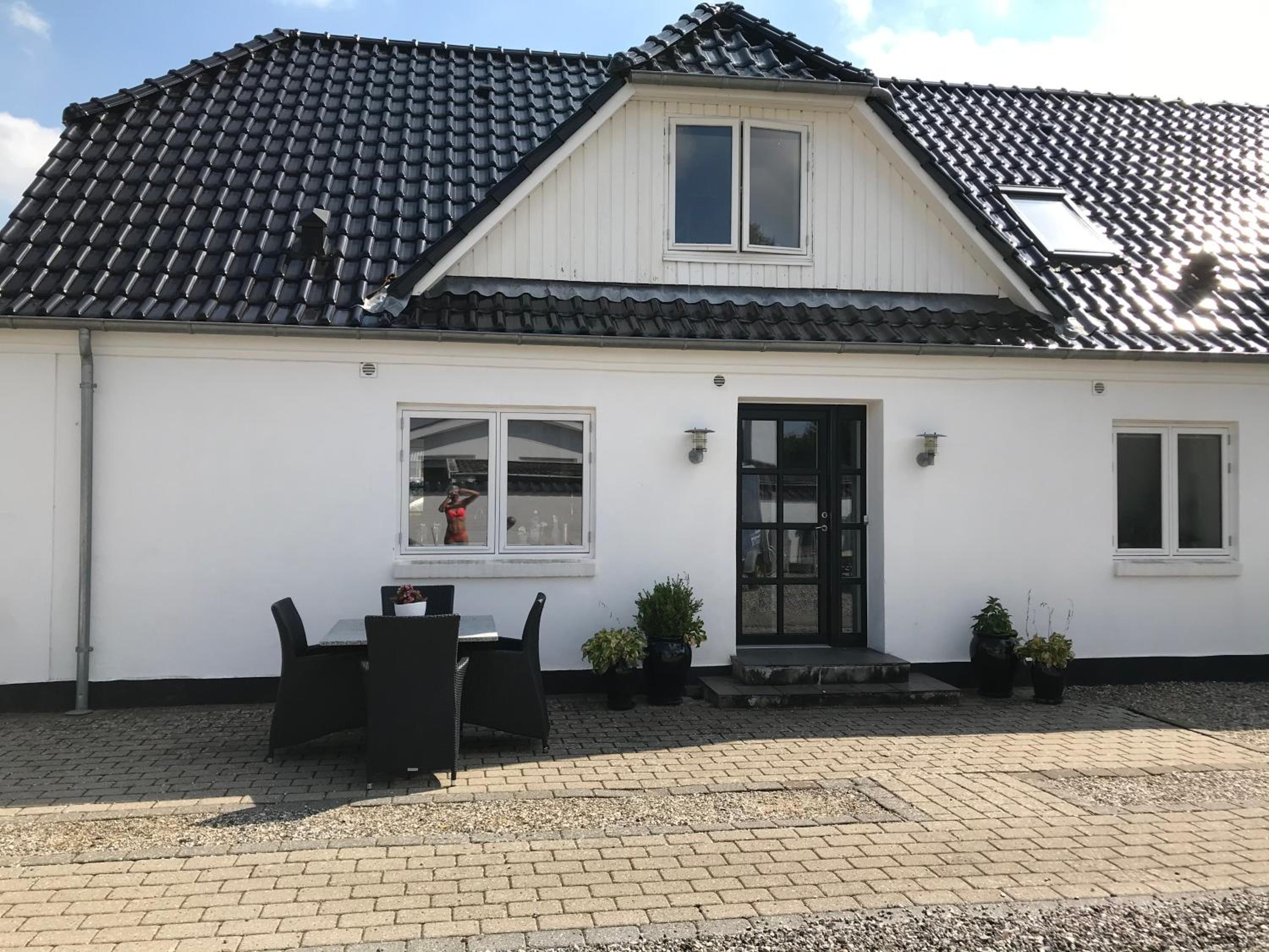 Three-Bedroom House photo 2