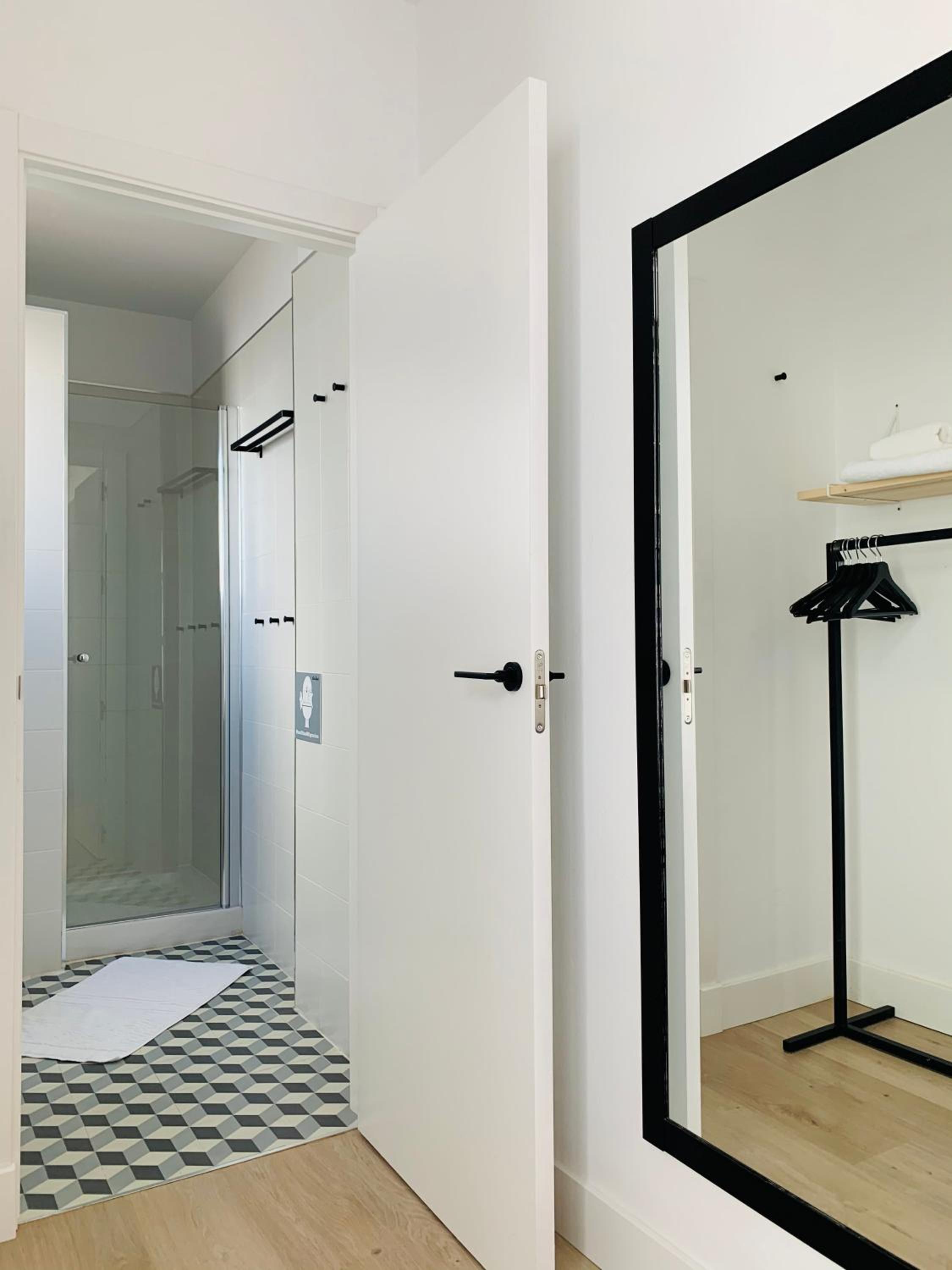 One-Bedroom Apartment - Photo 33