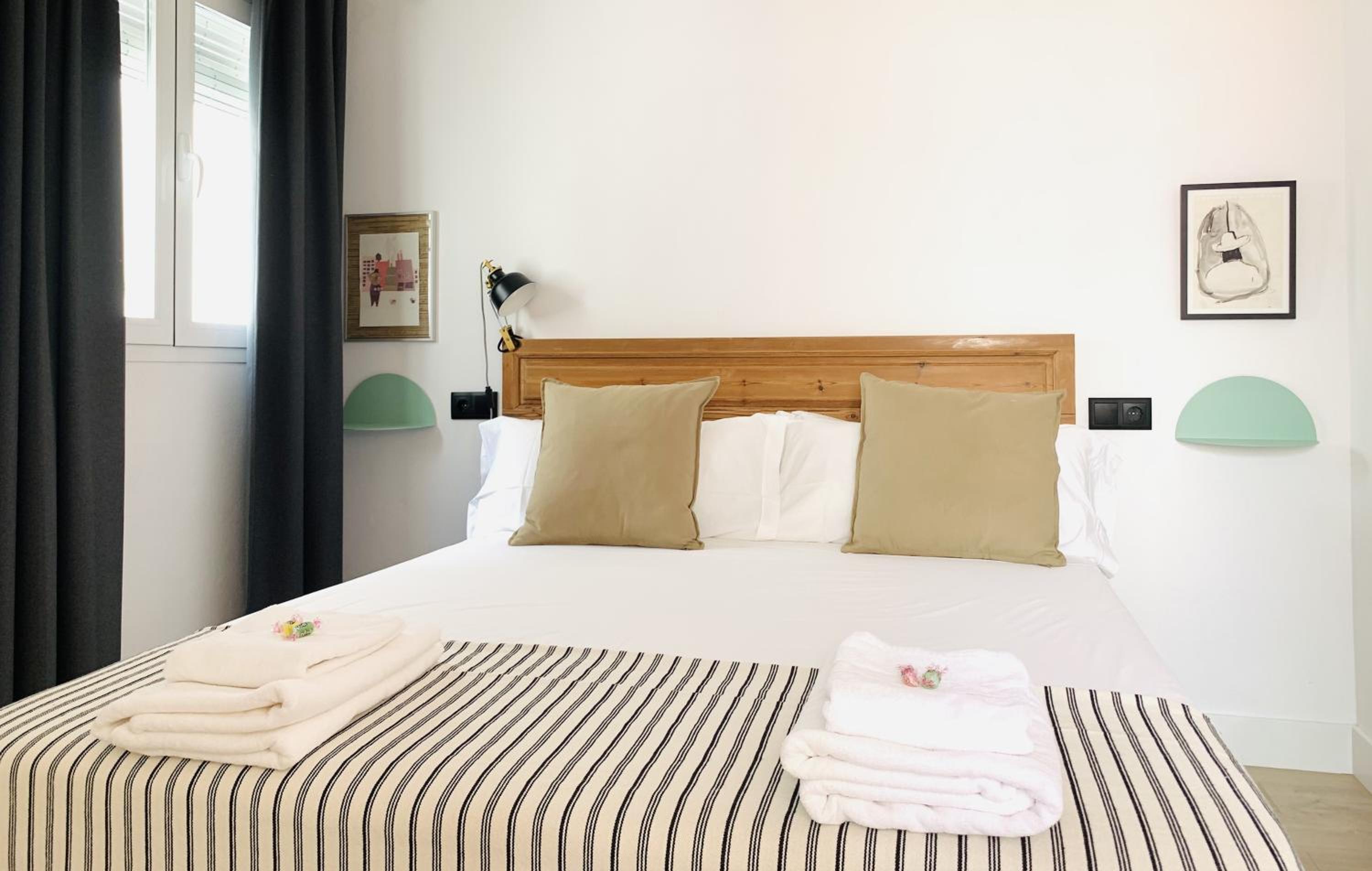 One-Bedroom Apartment - Photo 2