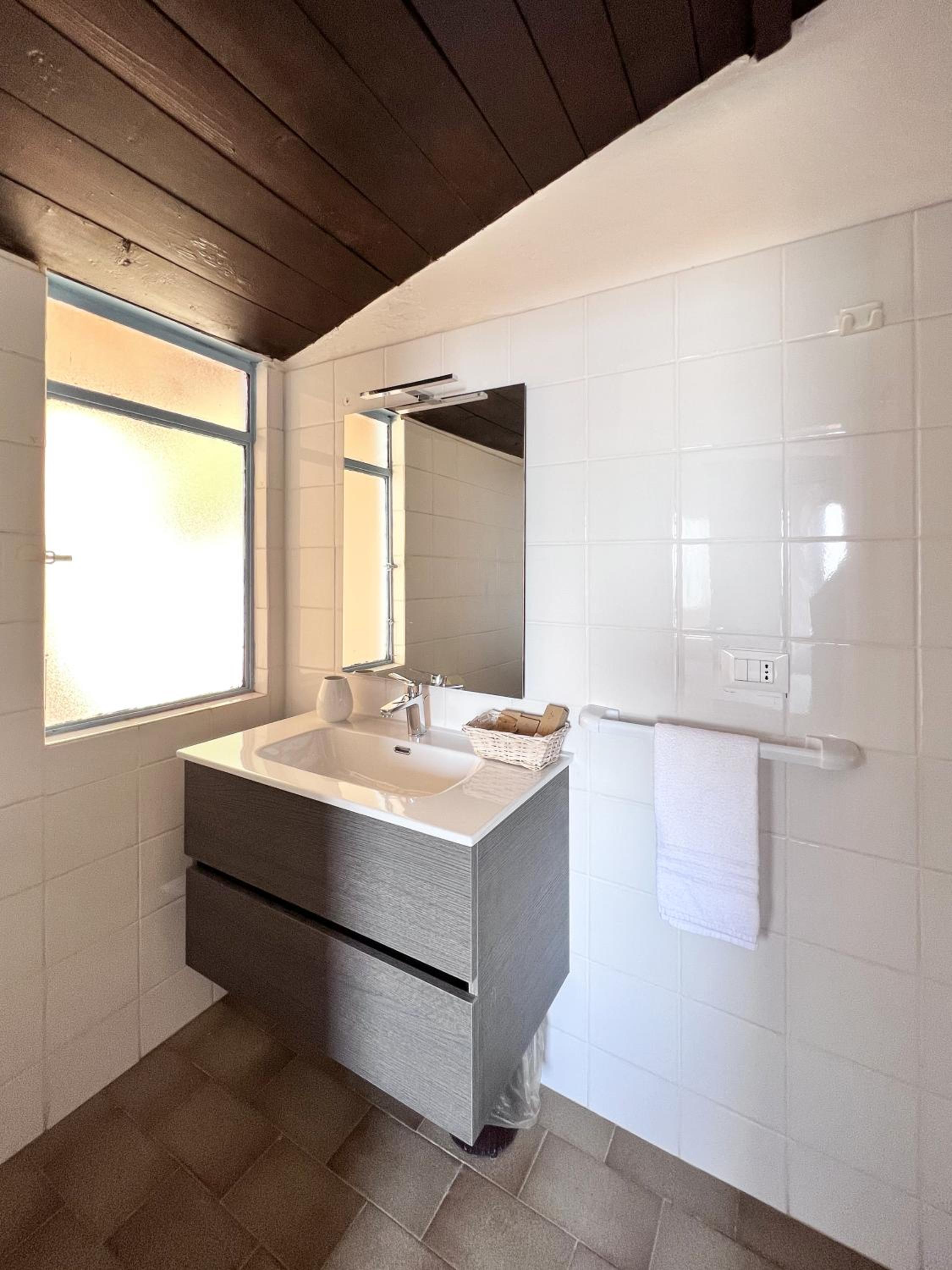 Standard Double Room - Photo 6