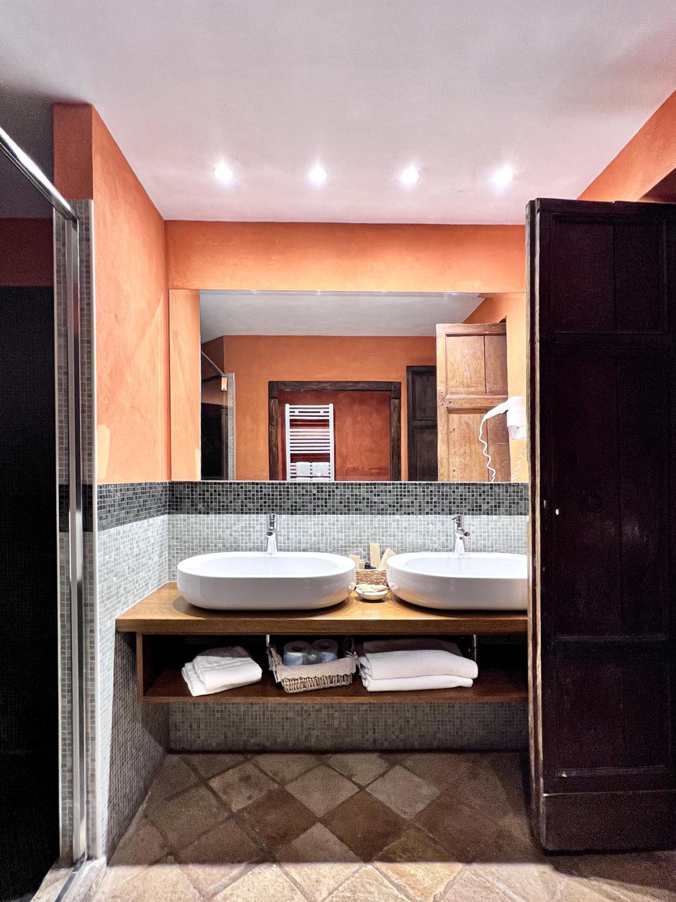 Duplex Suite - Photo 9