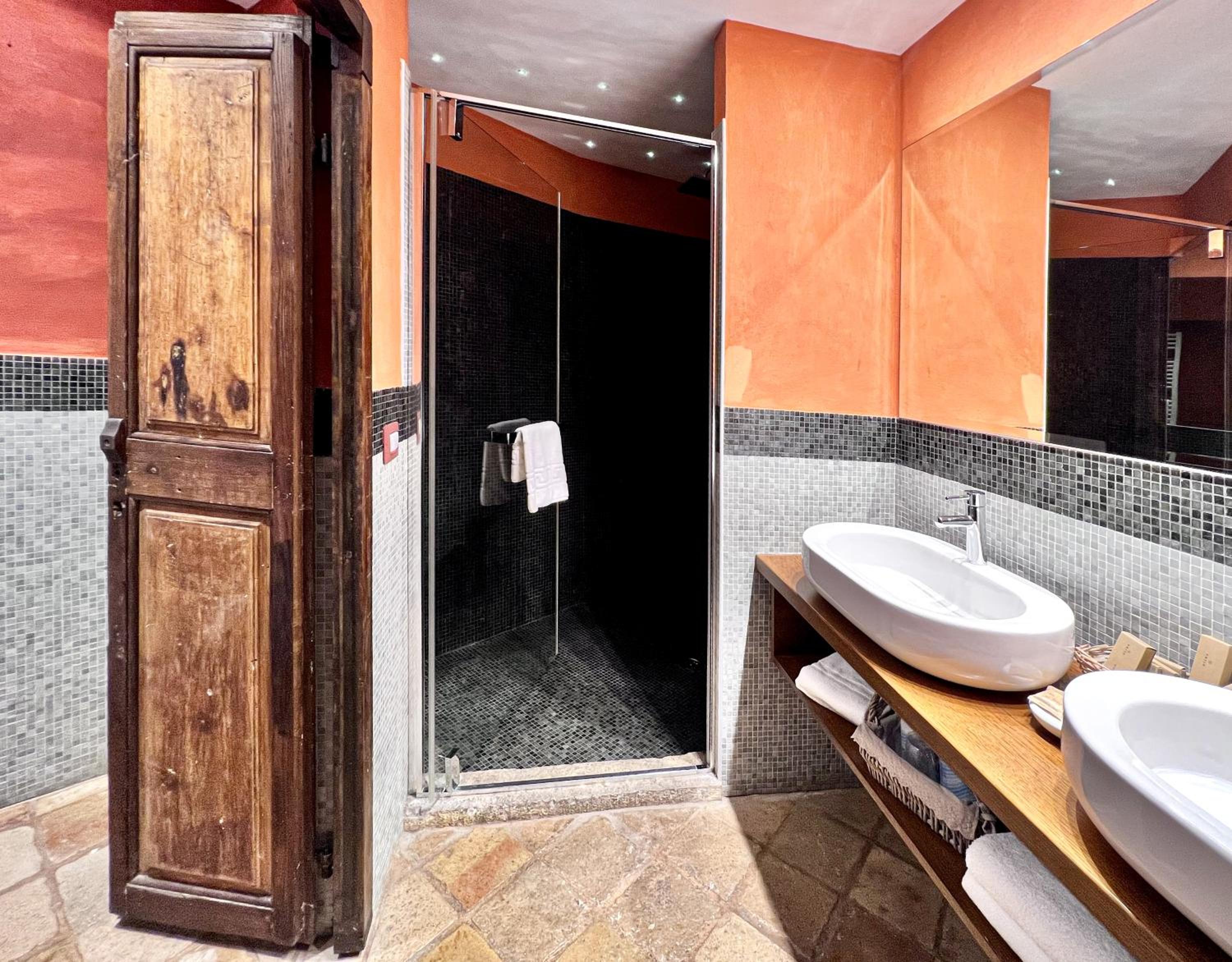 Duplex Suite - Photo 10