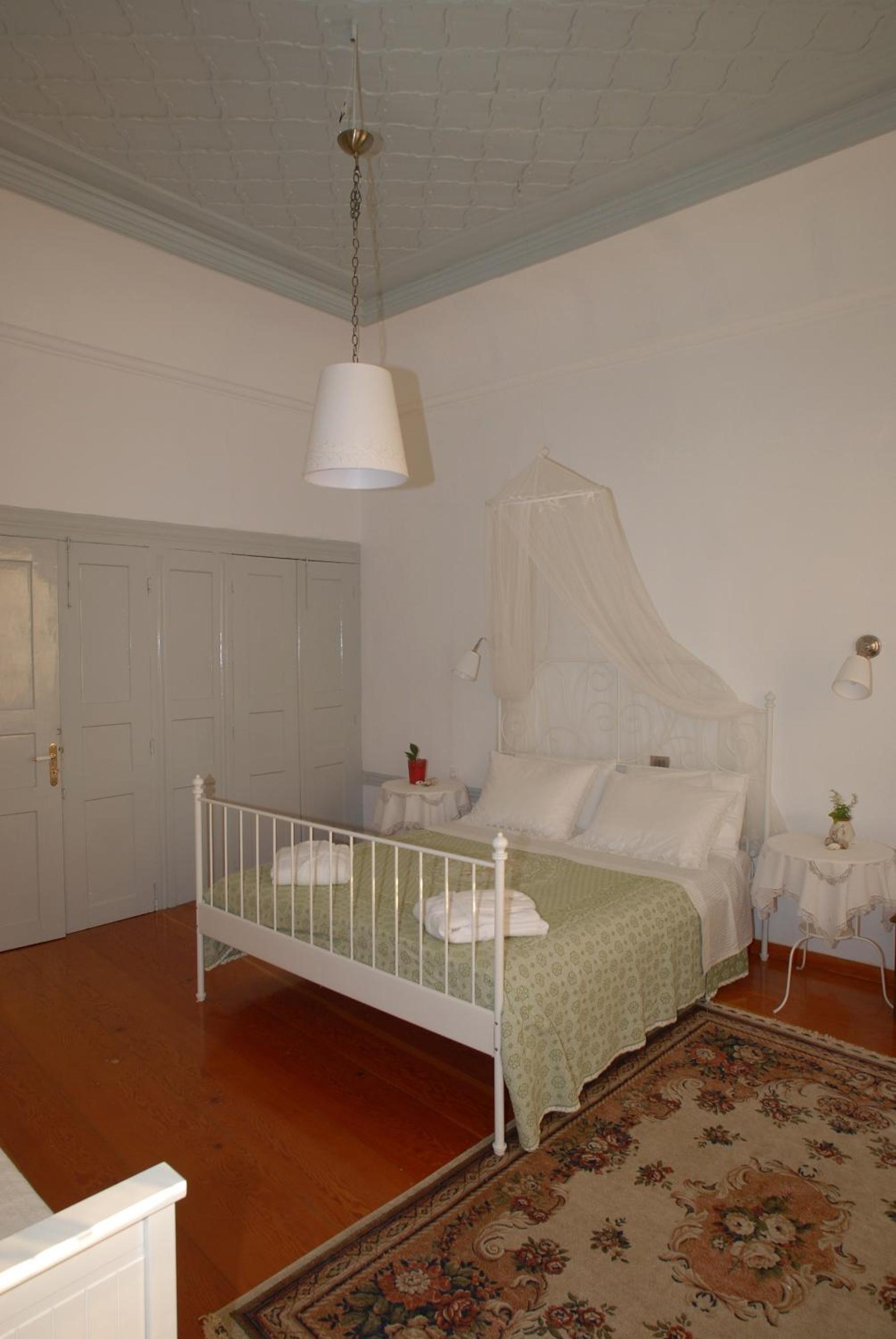 Four-Bedroom Holiday Home - Split Level photo 3