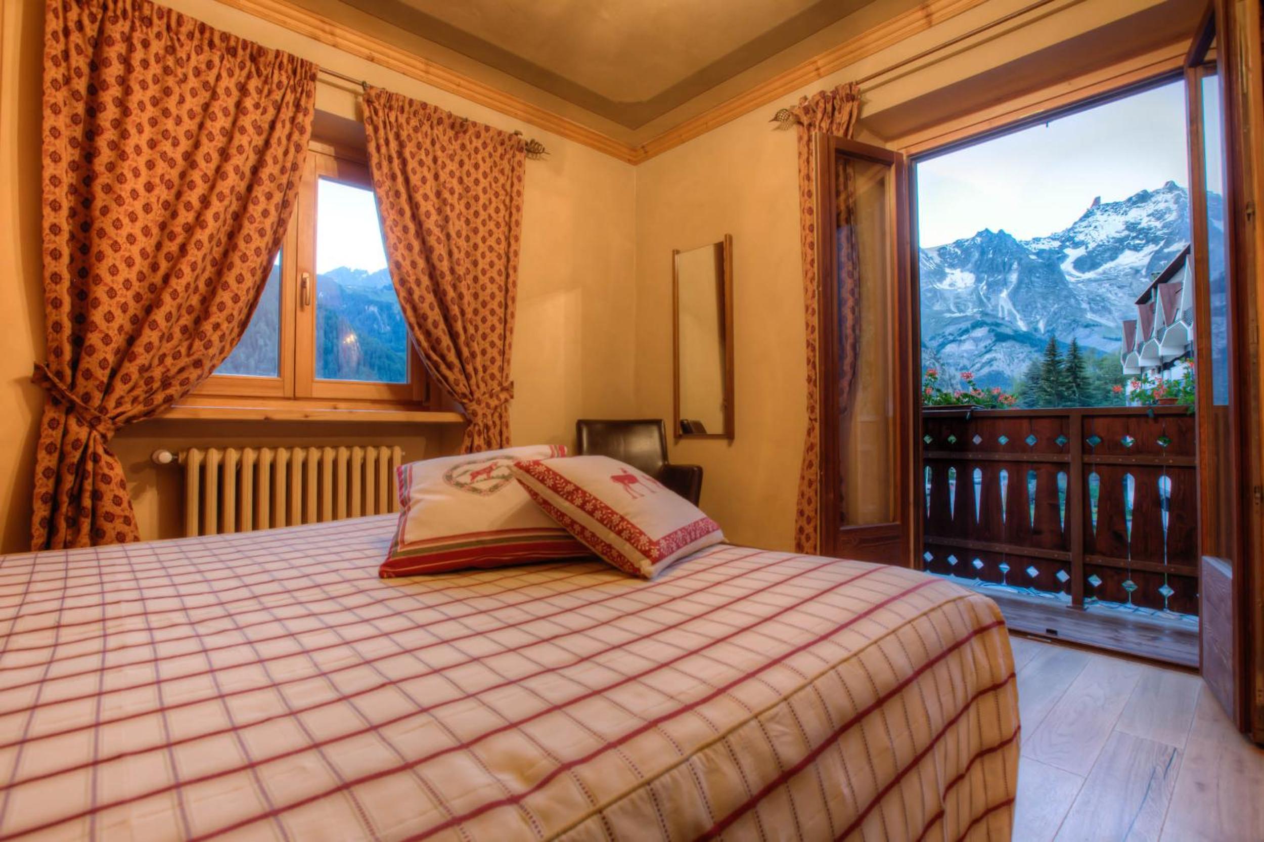Suite with Balcony (2 Adults)