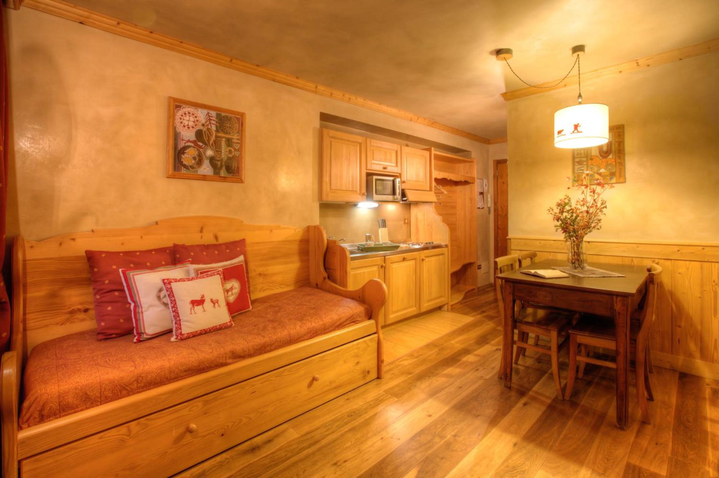 One-Bedroom Apartment with Balcony (3 Adults)