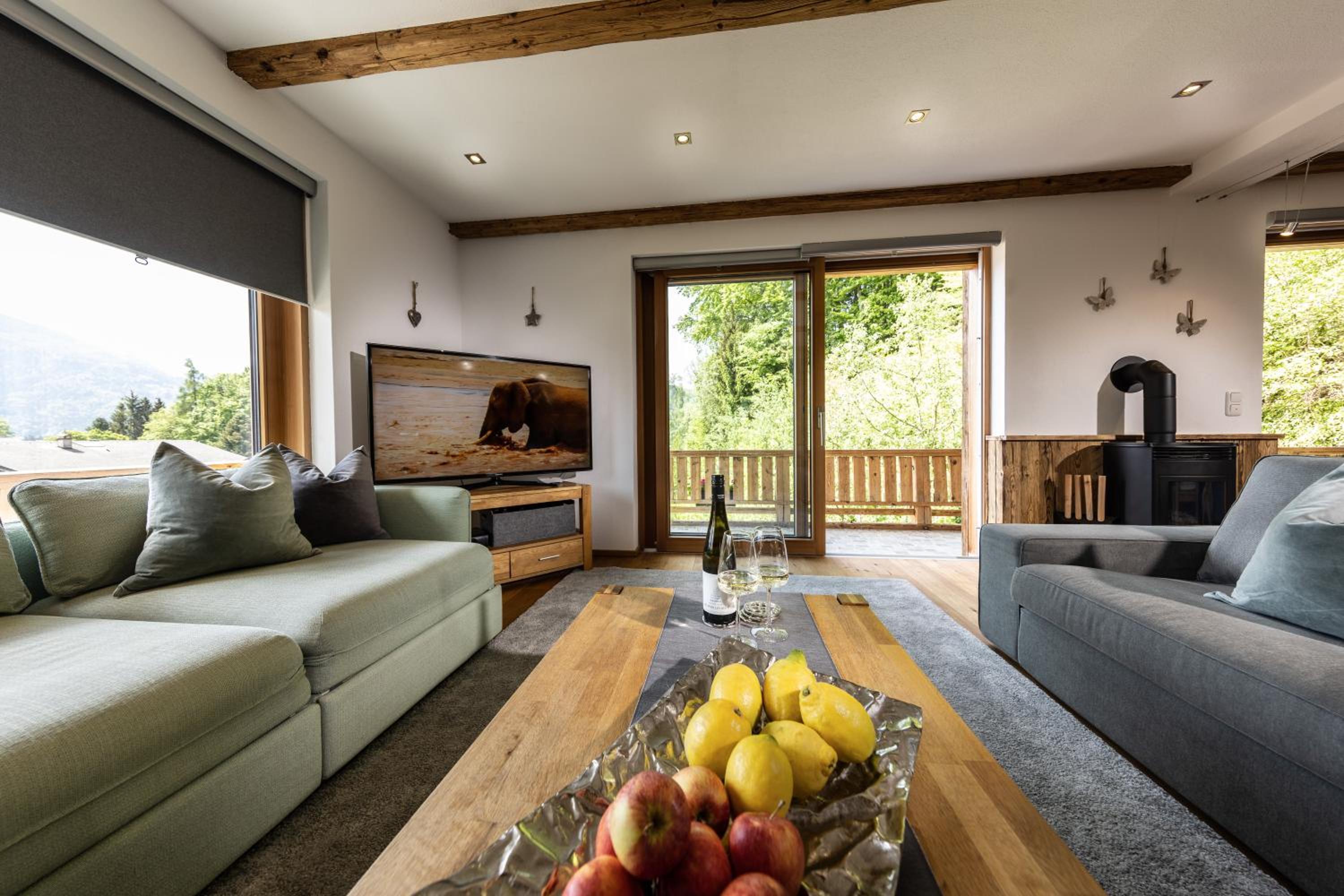Luxury Apartment with Lake View