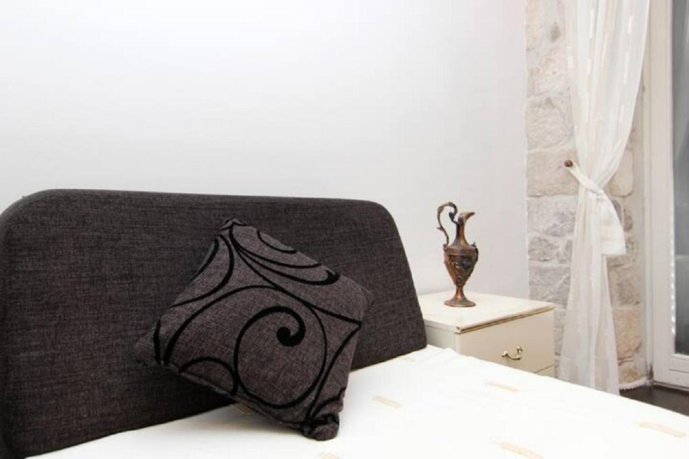 Studio with Balcony - Photo 26