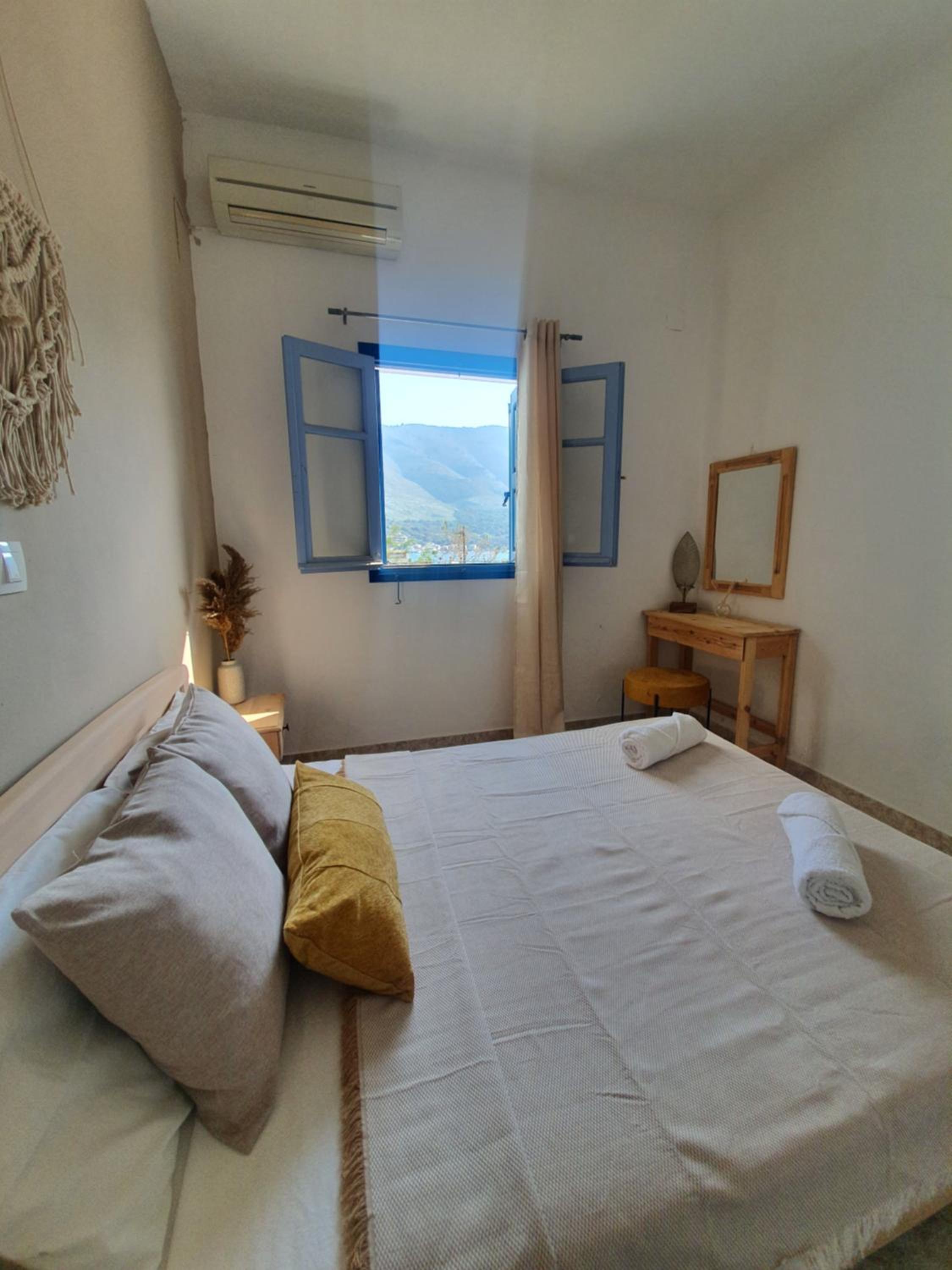 Two-Bedroom Apartment - Photo 2