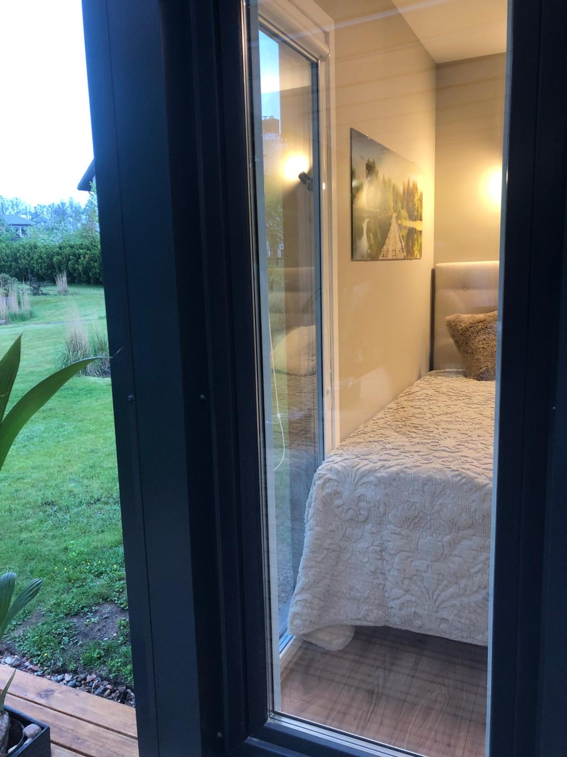 One-Bedroom House - Photo 6