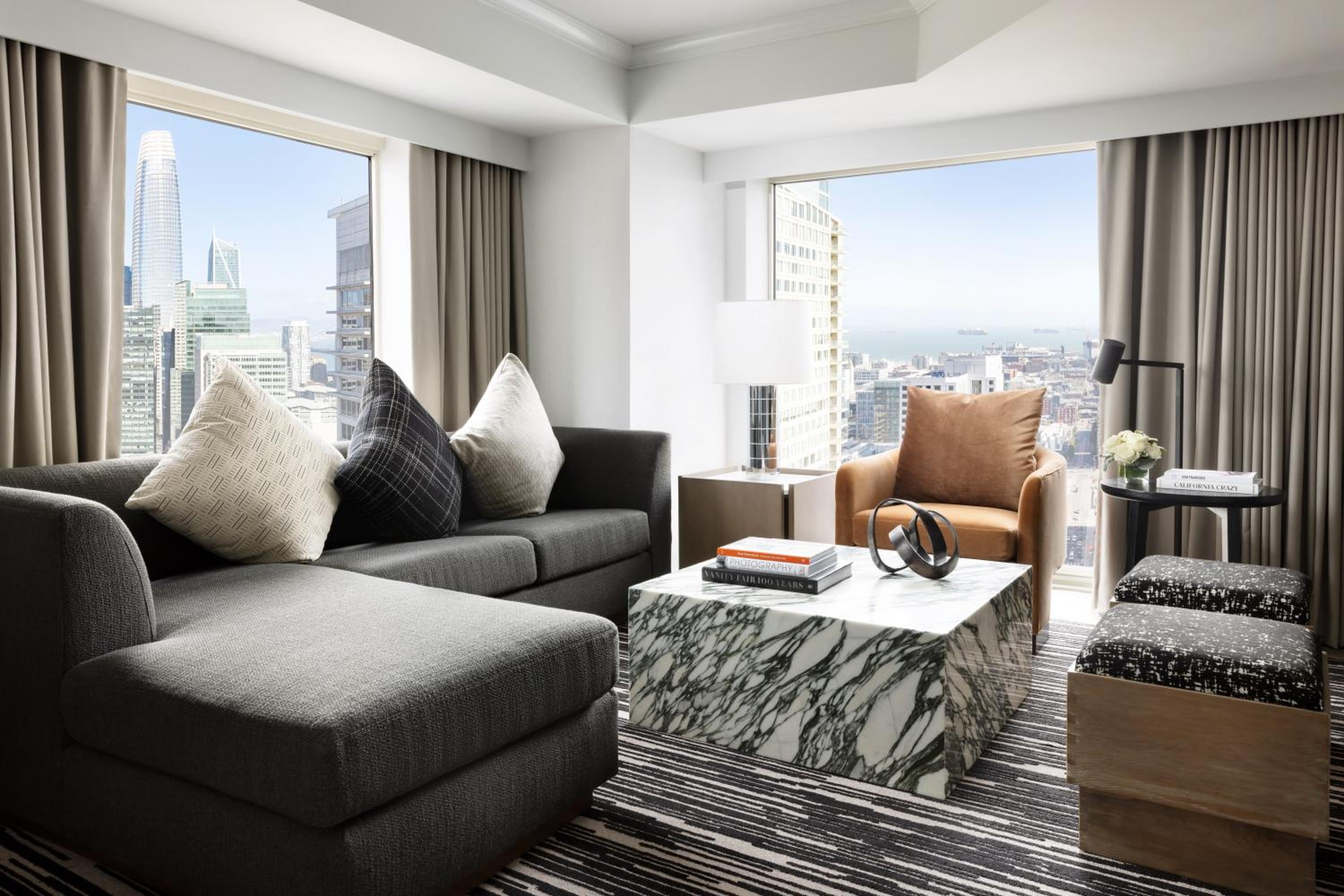 King Suite with City View - Photo 1