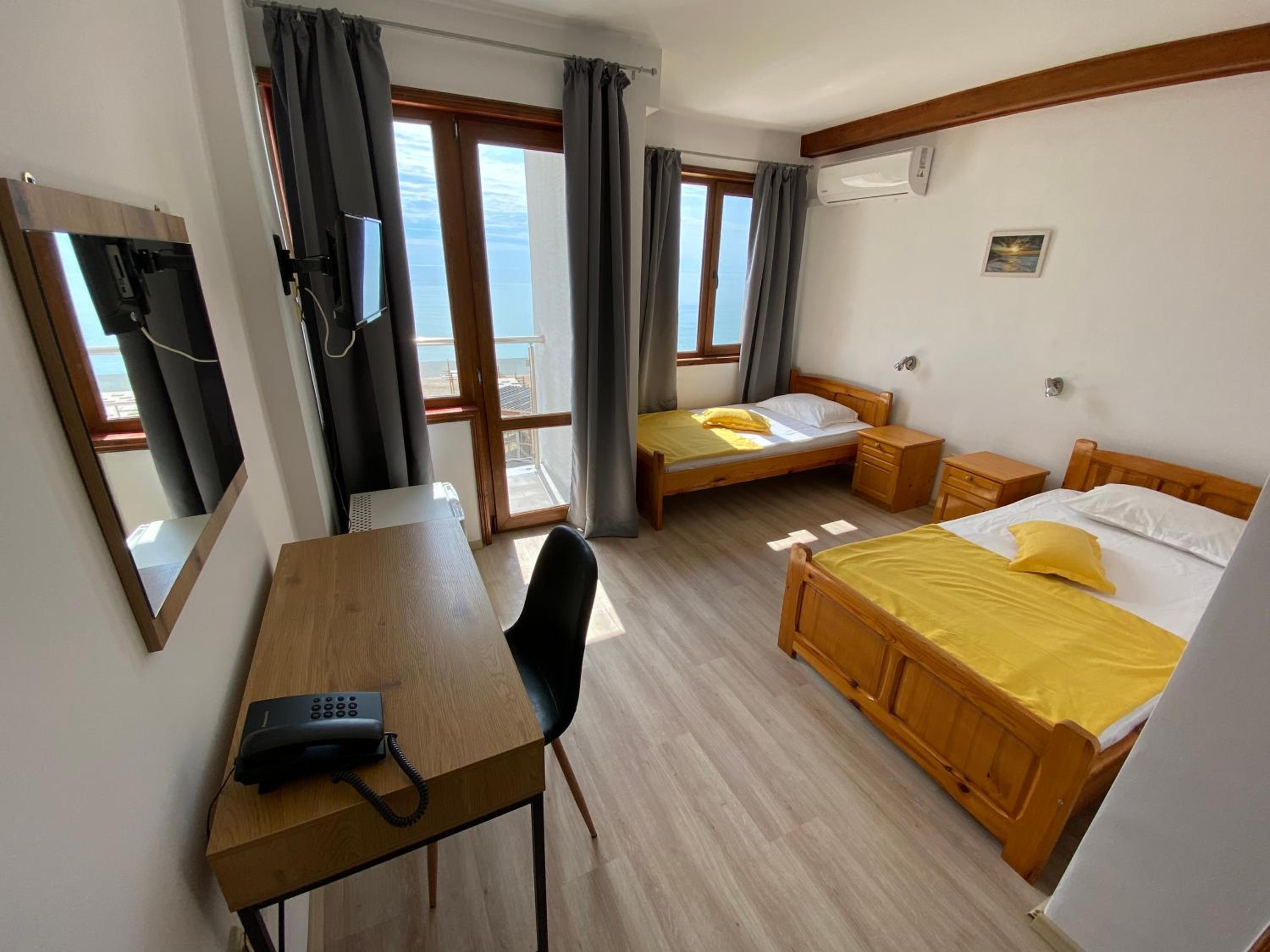Standard Double or Twin Room with Sea View photo 1