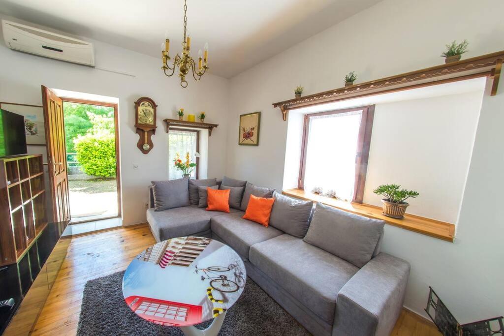 One-Bedroom House photo 1