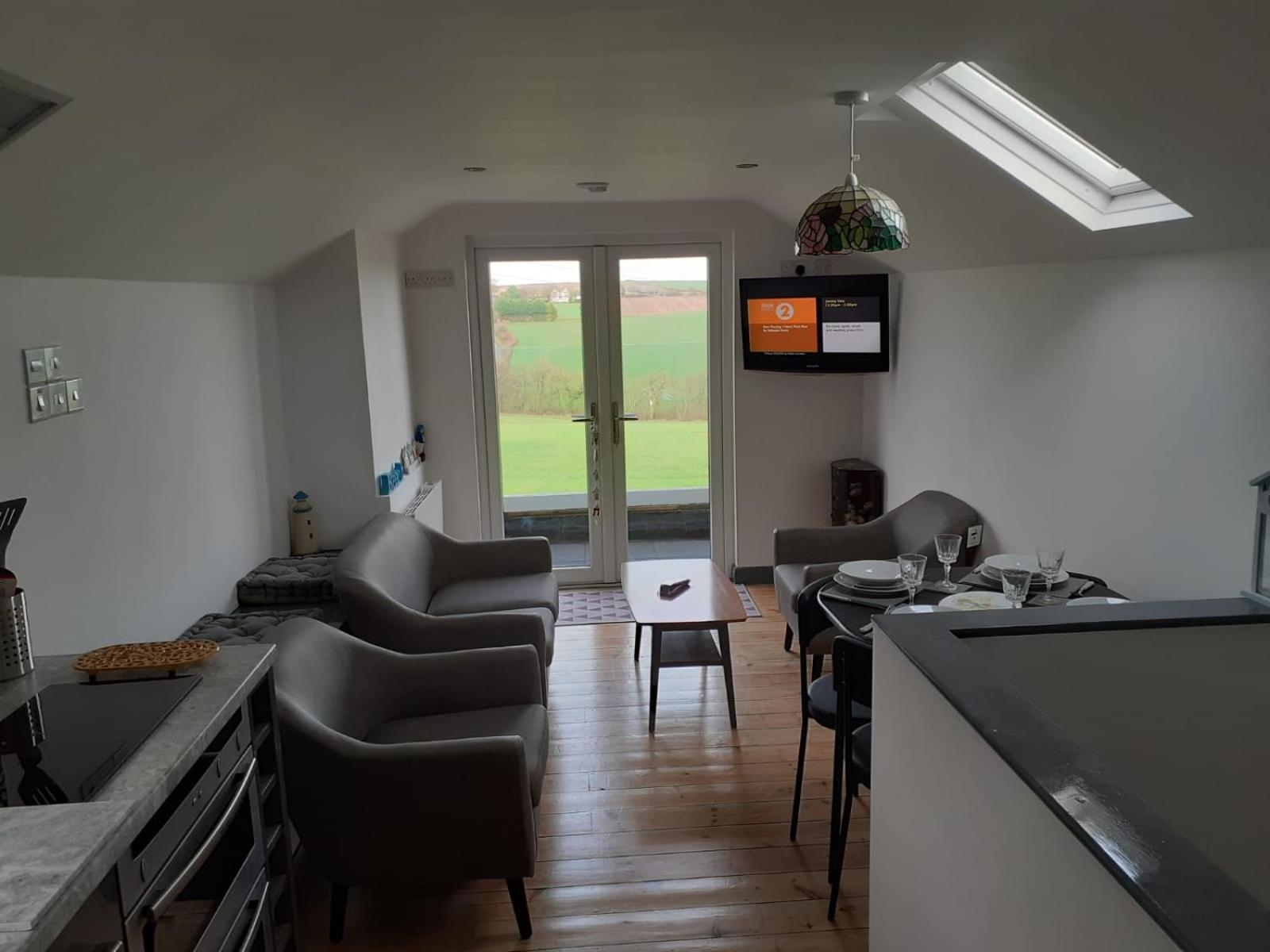 One-Bedroom House photo 1