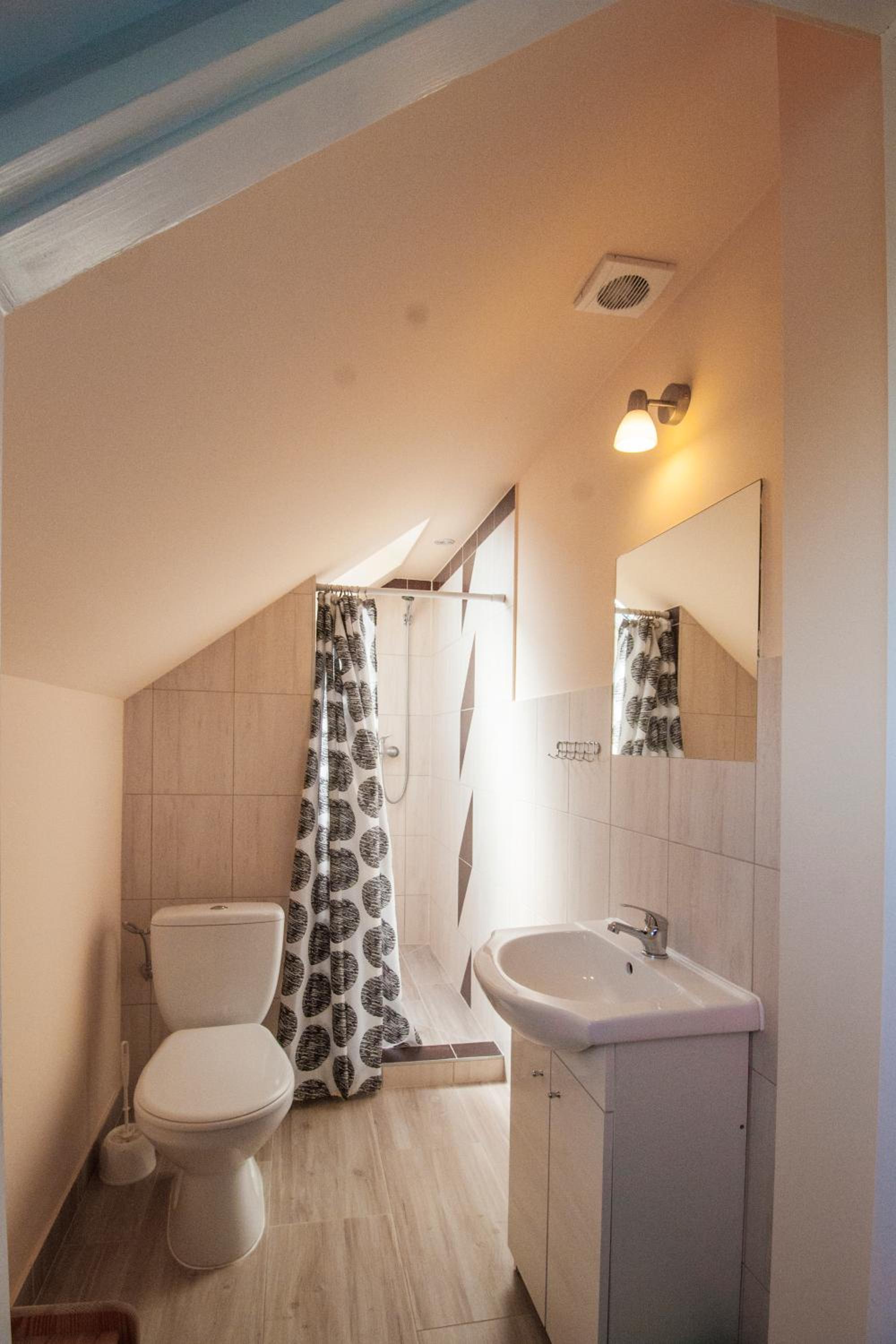 Quadruple Room - Photo 6