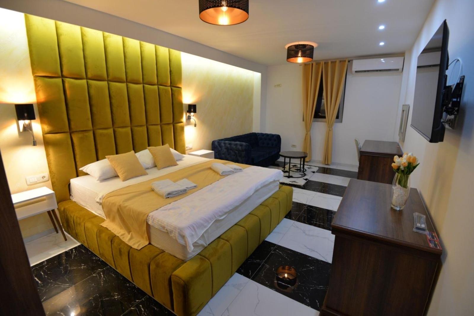 Deluxe Double Room with Balcony photo 1