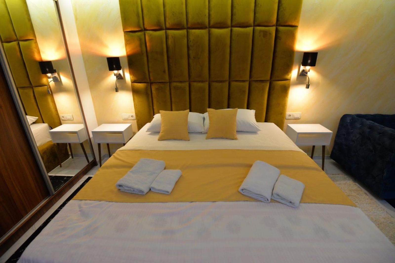 Deluxe Double Room with Balcony photo 2