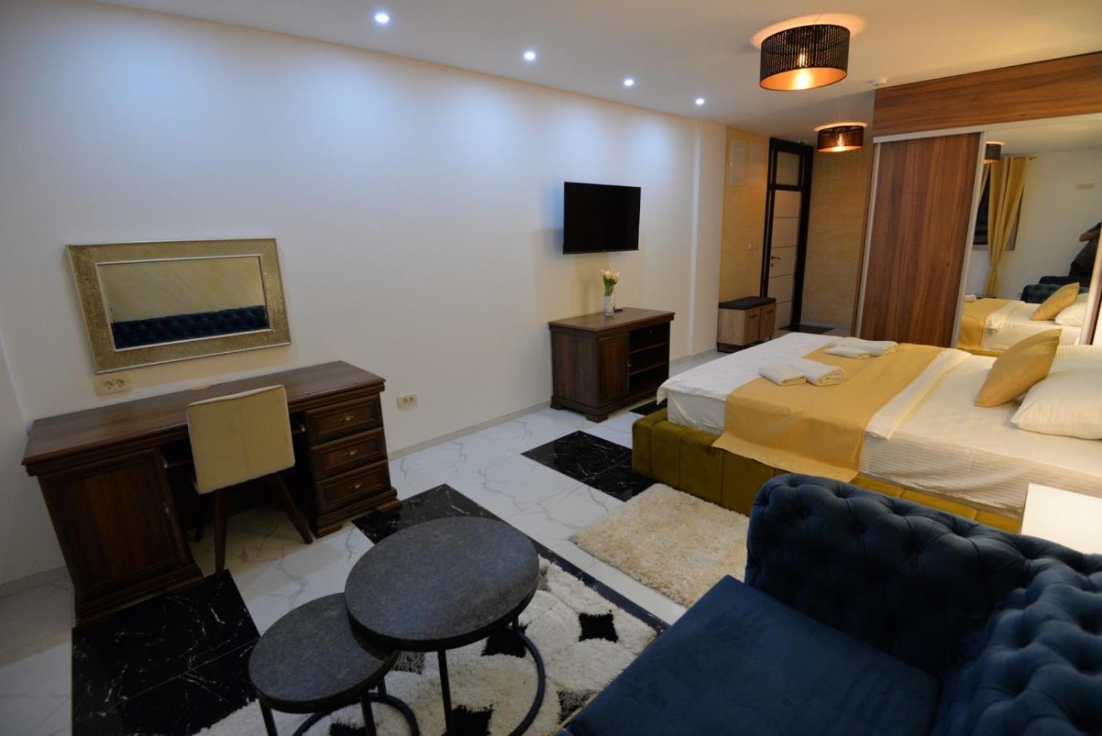 Deluxe Double Room with Balcony photo 3