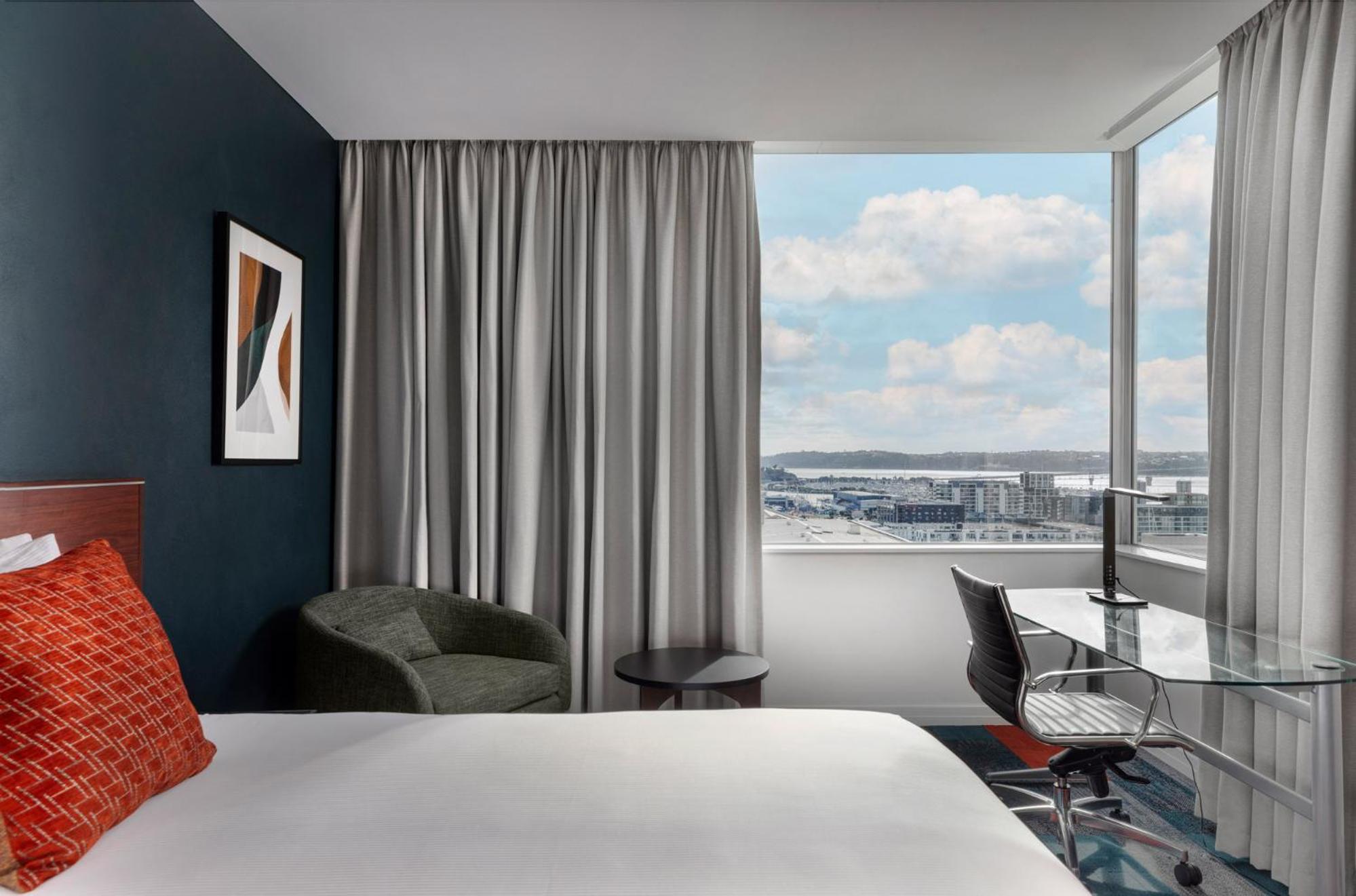 Premium King Room with Harbor View - Photo 3