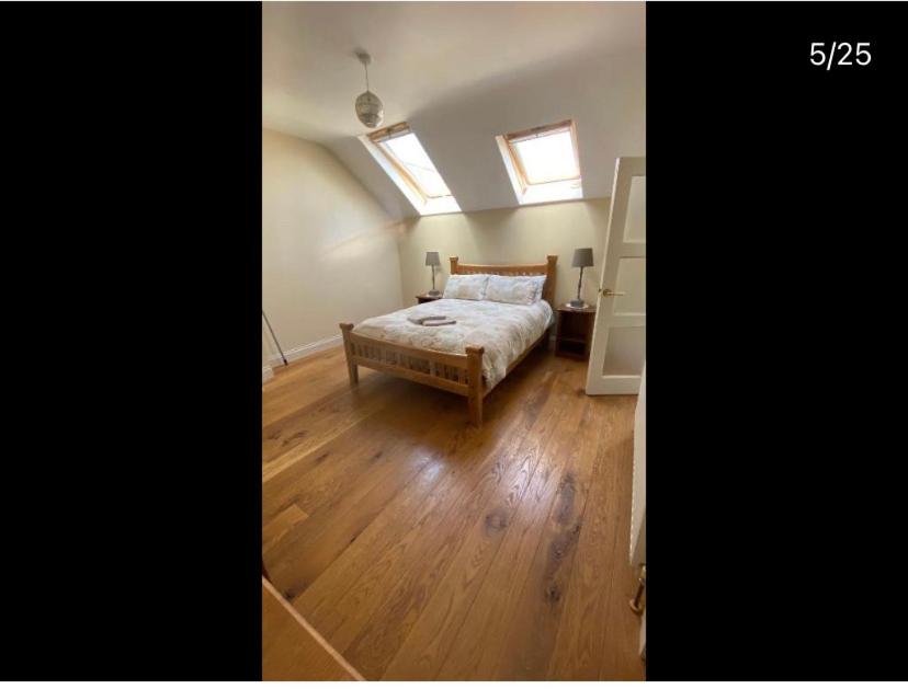 Double Room with Private Bathroom - Photo 2