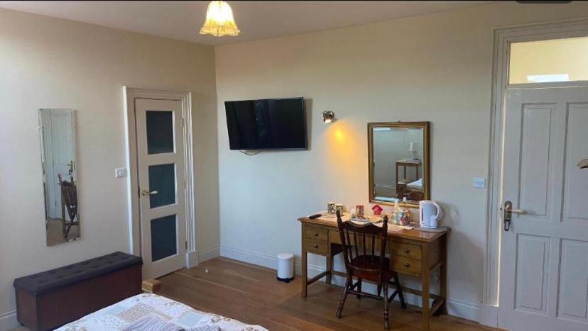 Double Room with Private Bathroom - Photo 3