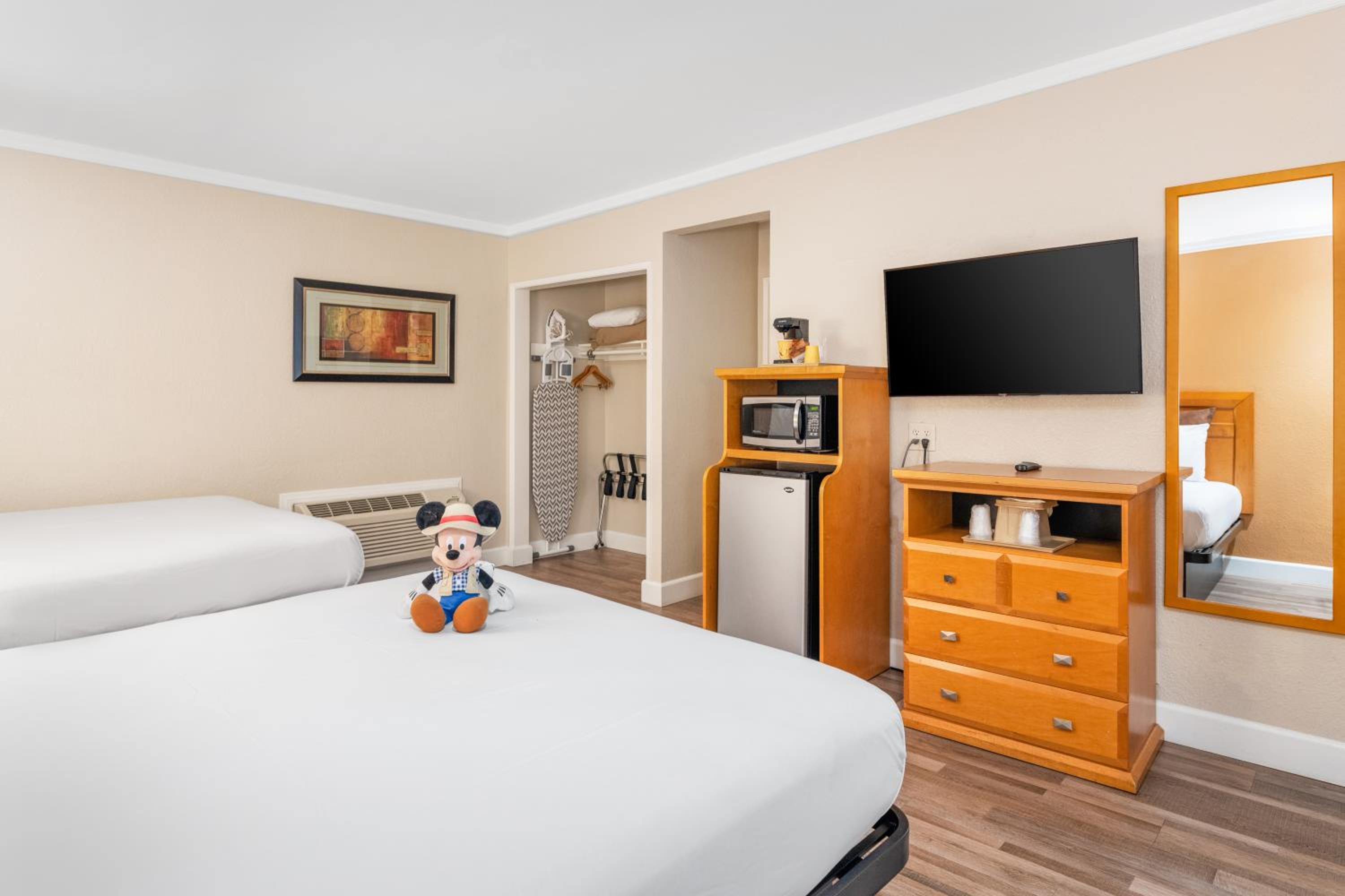 Deluxe Queen Room - Photo 3