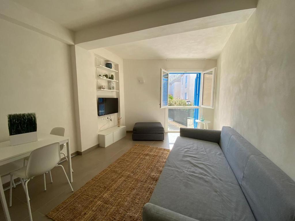 Studio with Balcony photo 1