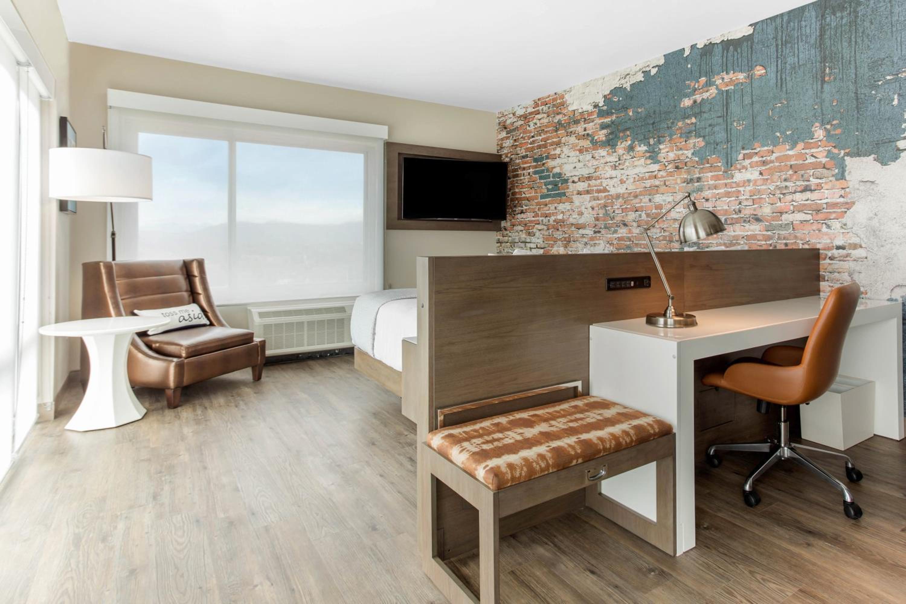 King Corner Room - Non-Smoking