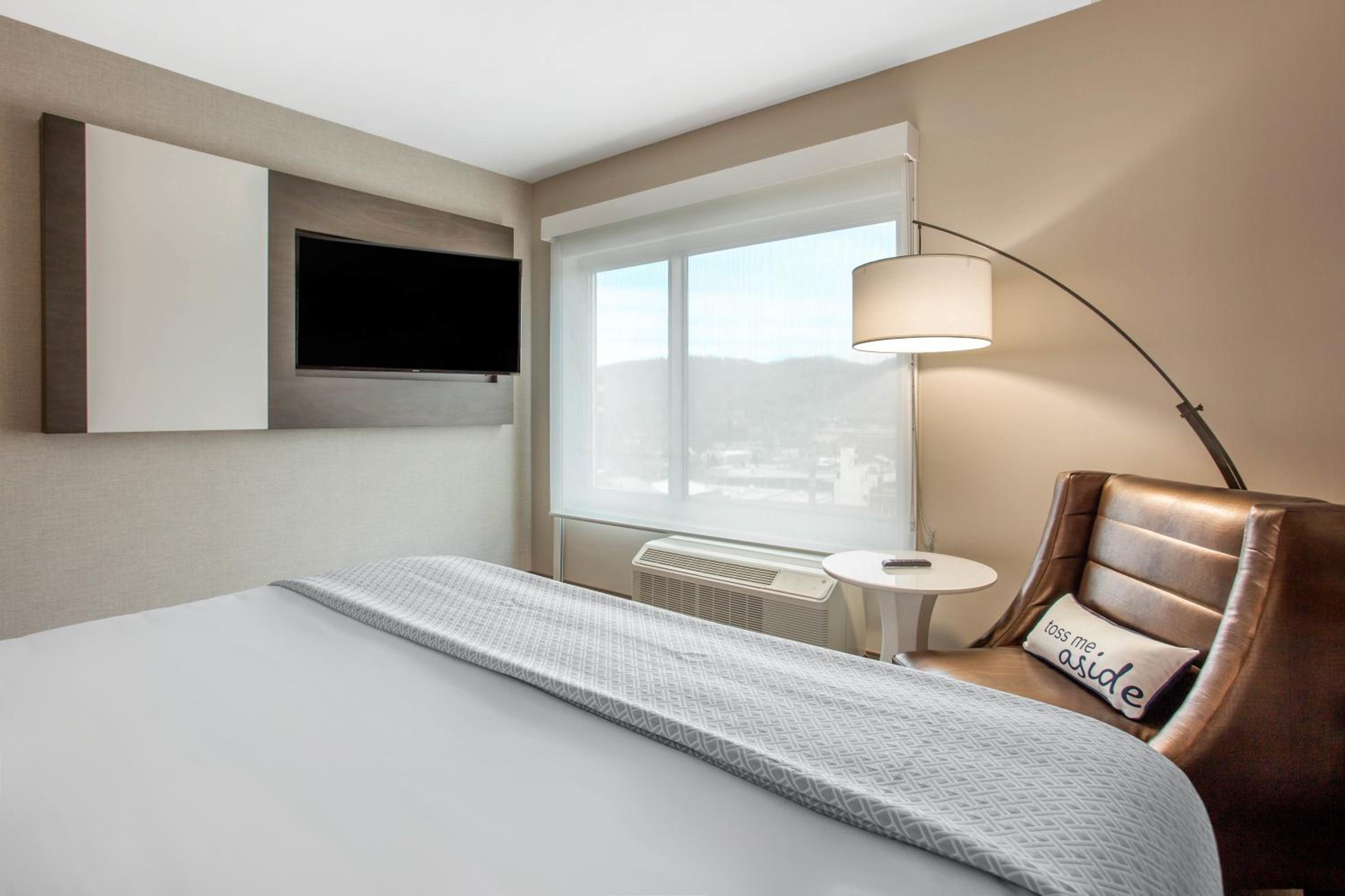 King Room - Accessible/Non-Smoking photo 2