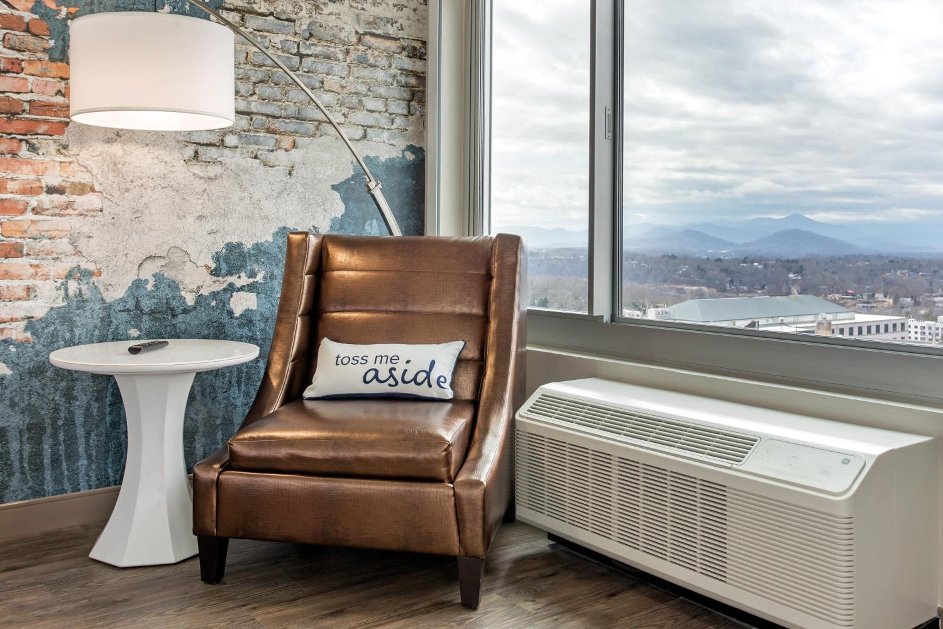 King Room with Roll In Shower and View - Accessible/Non-Smoking