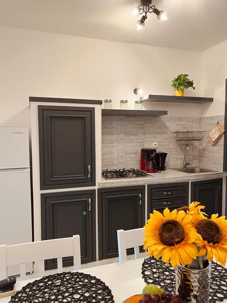 One-Bedroom Apartment - Photo 12