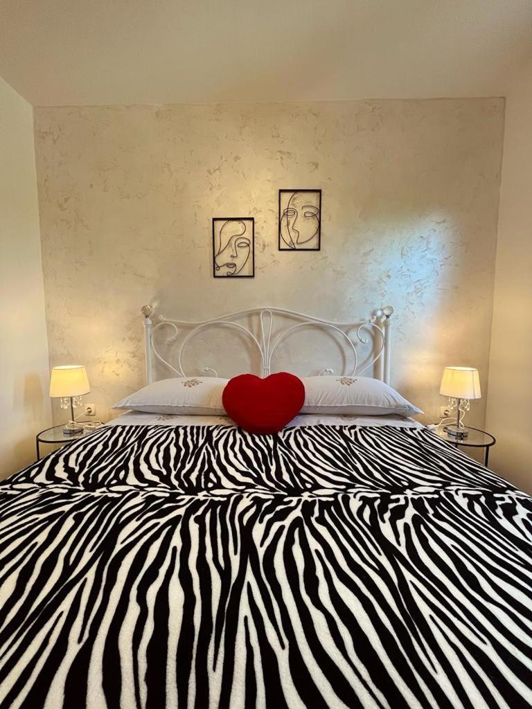 One-Bedroom Apartment - Photo 1