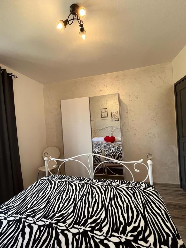 One-Bedroom Apartment - Photo 15