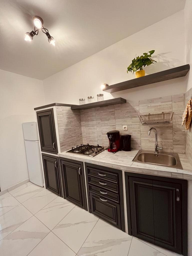 One-Bedroom Apartment - Photo 17