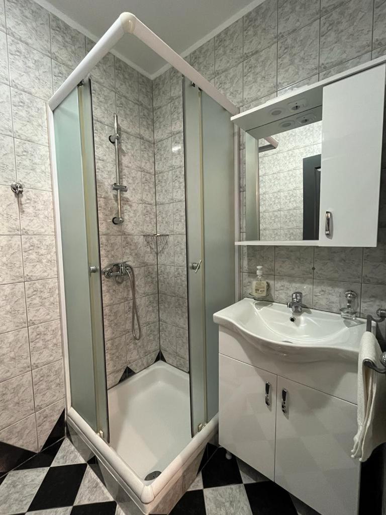 One-Bedroom Apartment - Photo 18