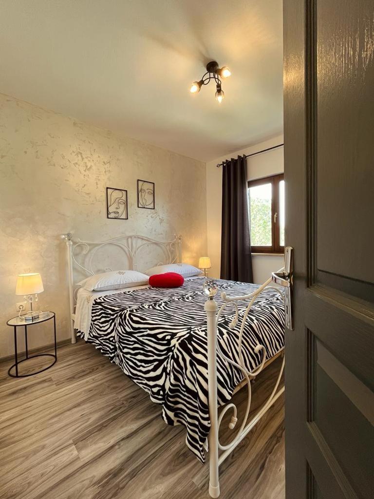 One-Bedroom Apartment - Photo 8