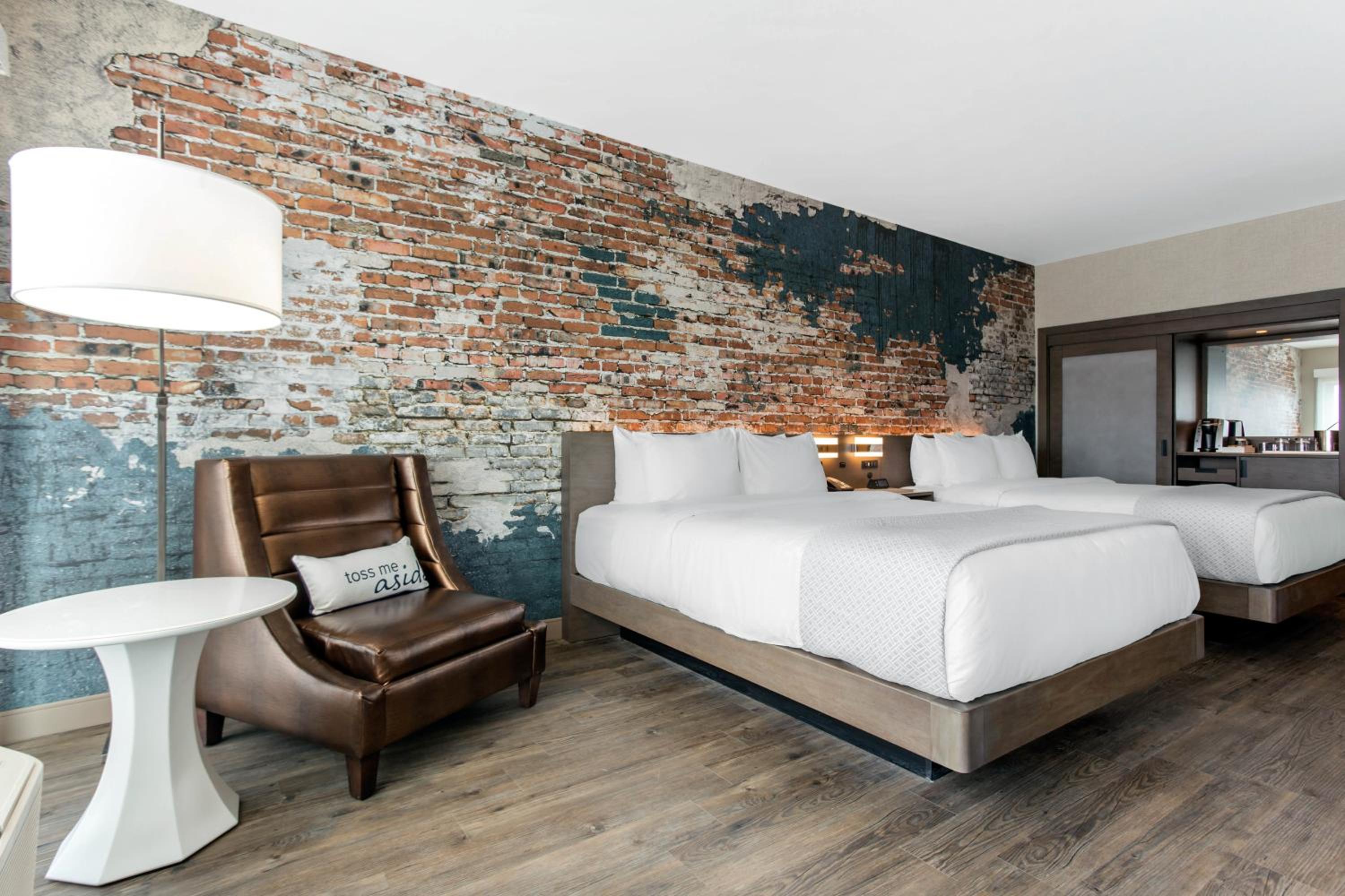 Superior Queen Room with Two Queen Beds and View - Non-Smoking photo 2