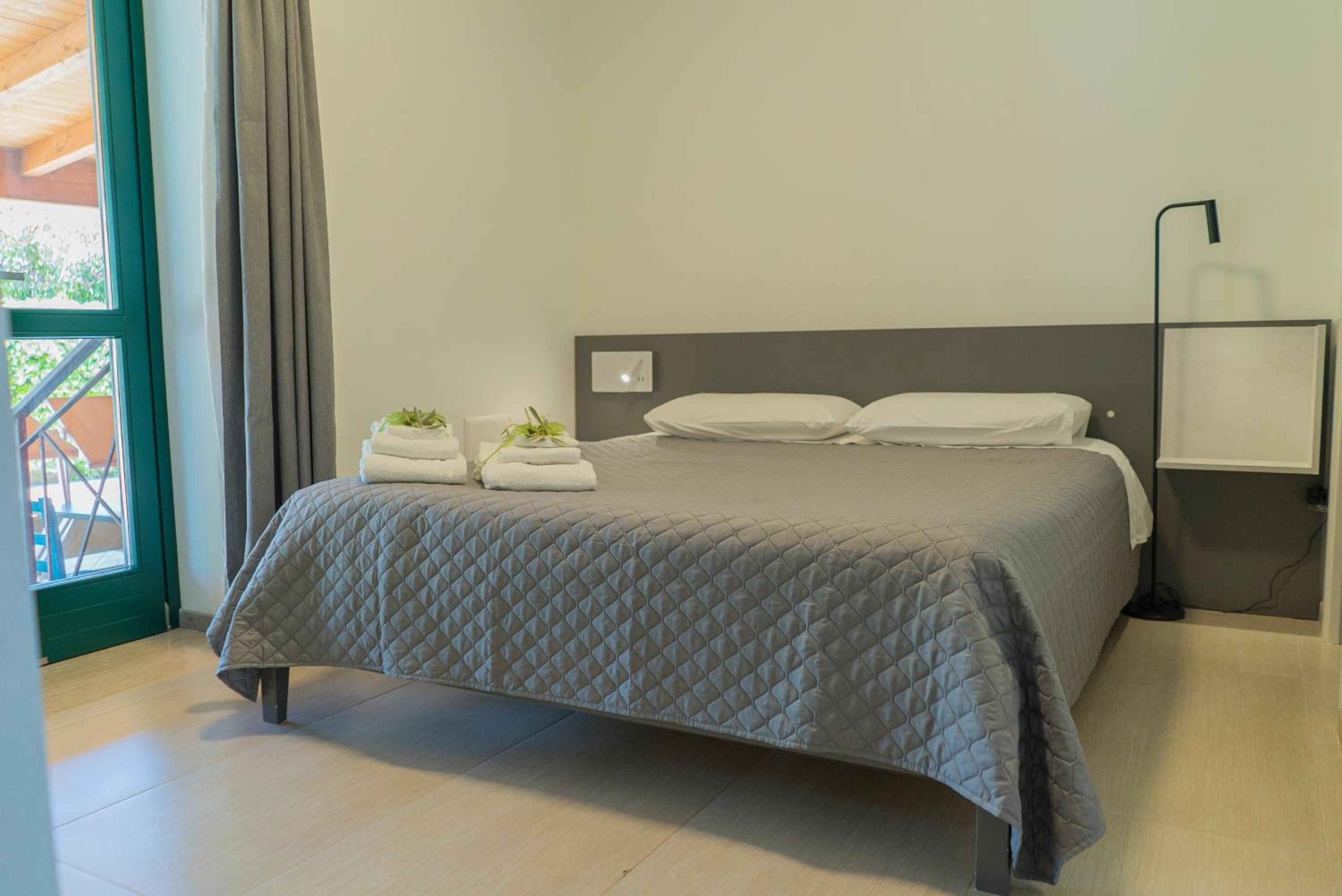Deluxe Double Room with Bath photo 1