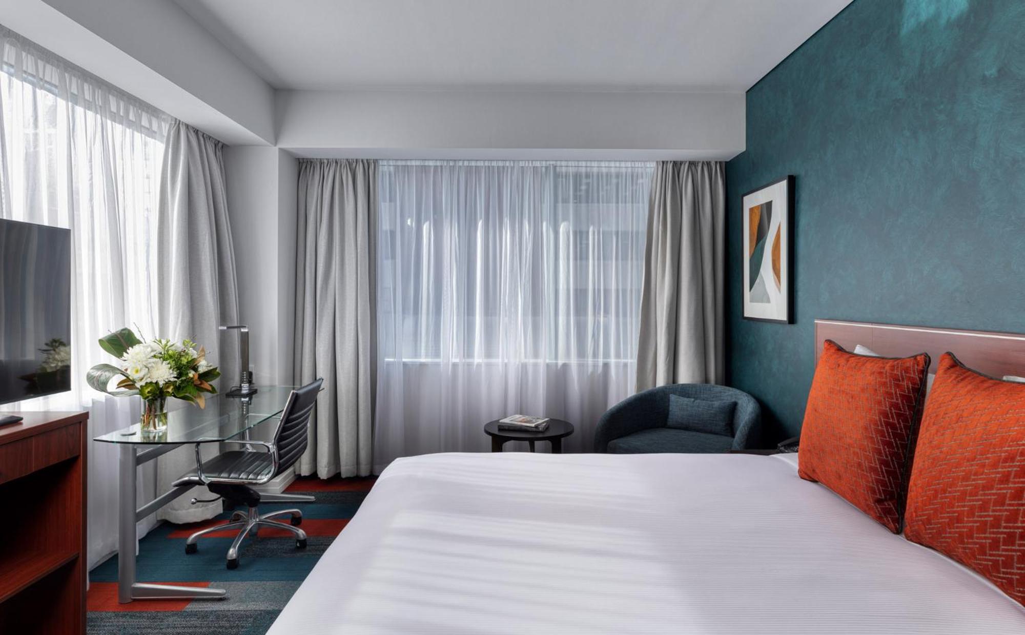 Deluxe King Room with City View - Photo 2