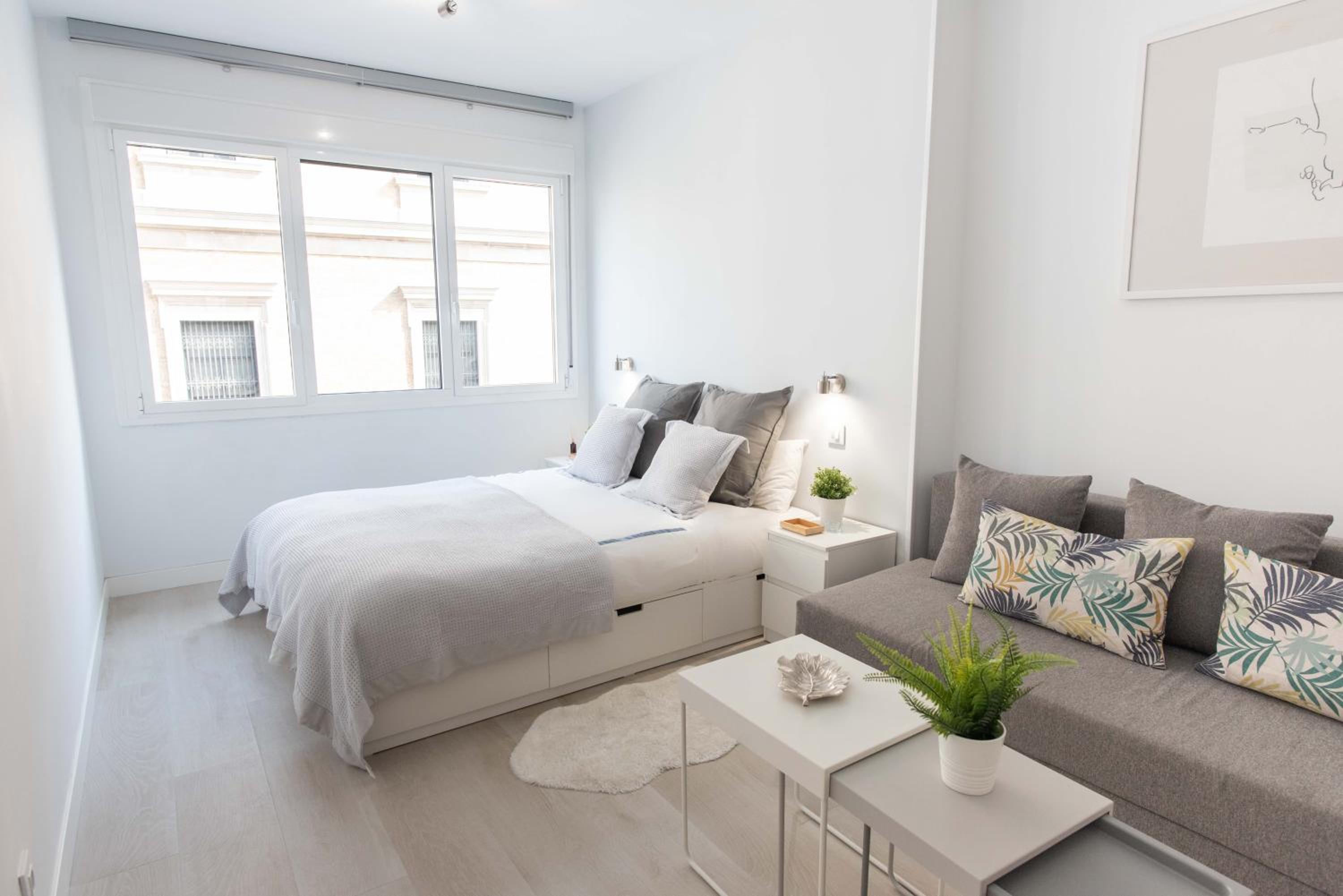 King Studio with Sofa Bed - Photo 8