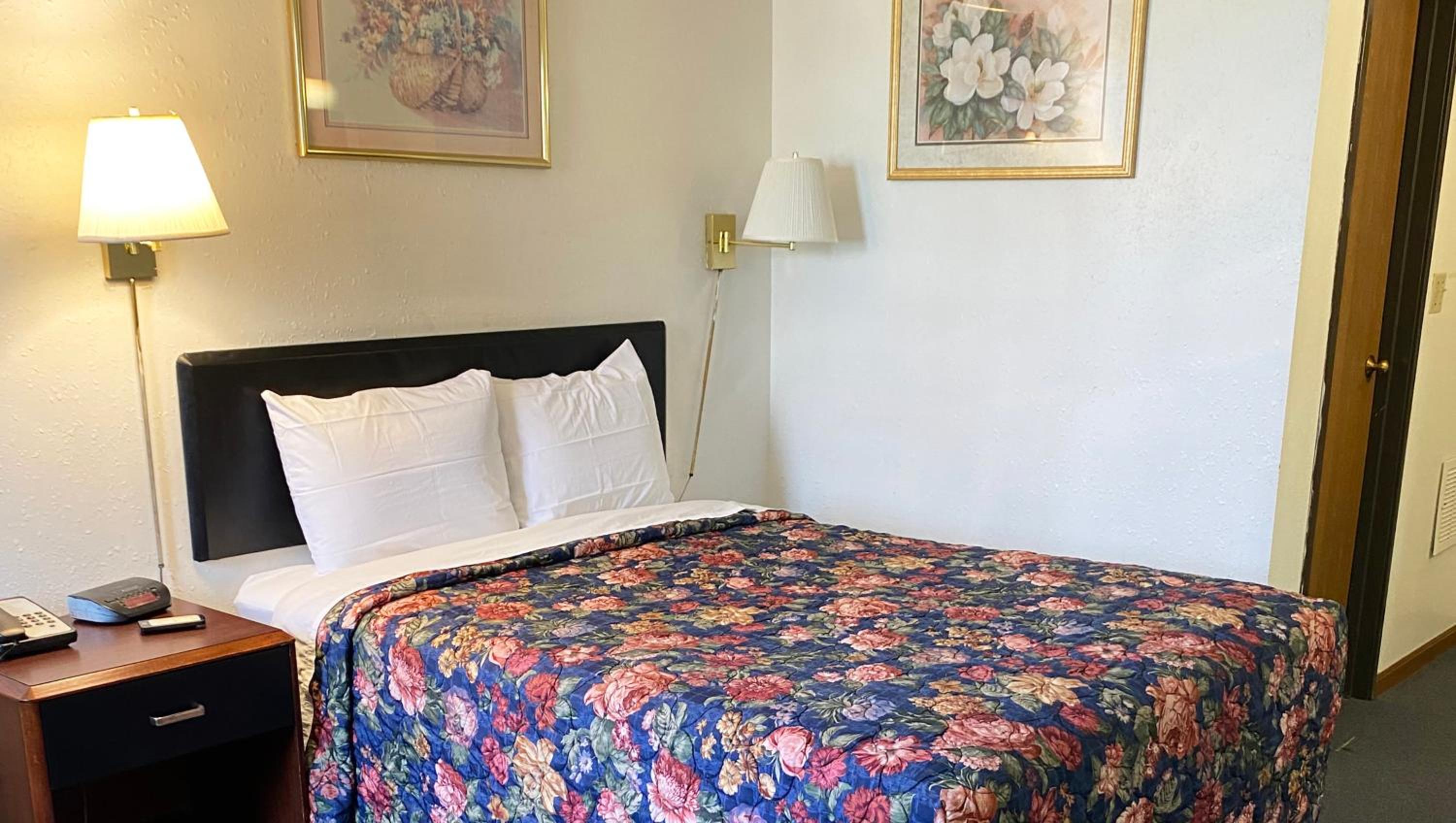 Double Room with Two Double Beds - Non-Smoking - Photo 2