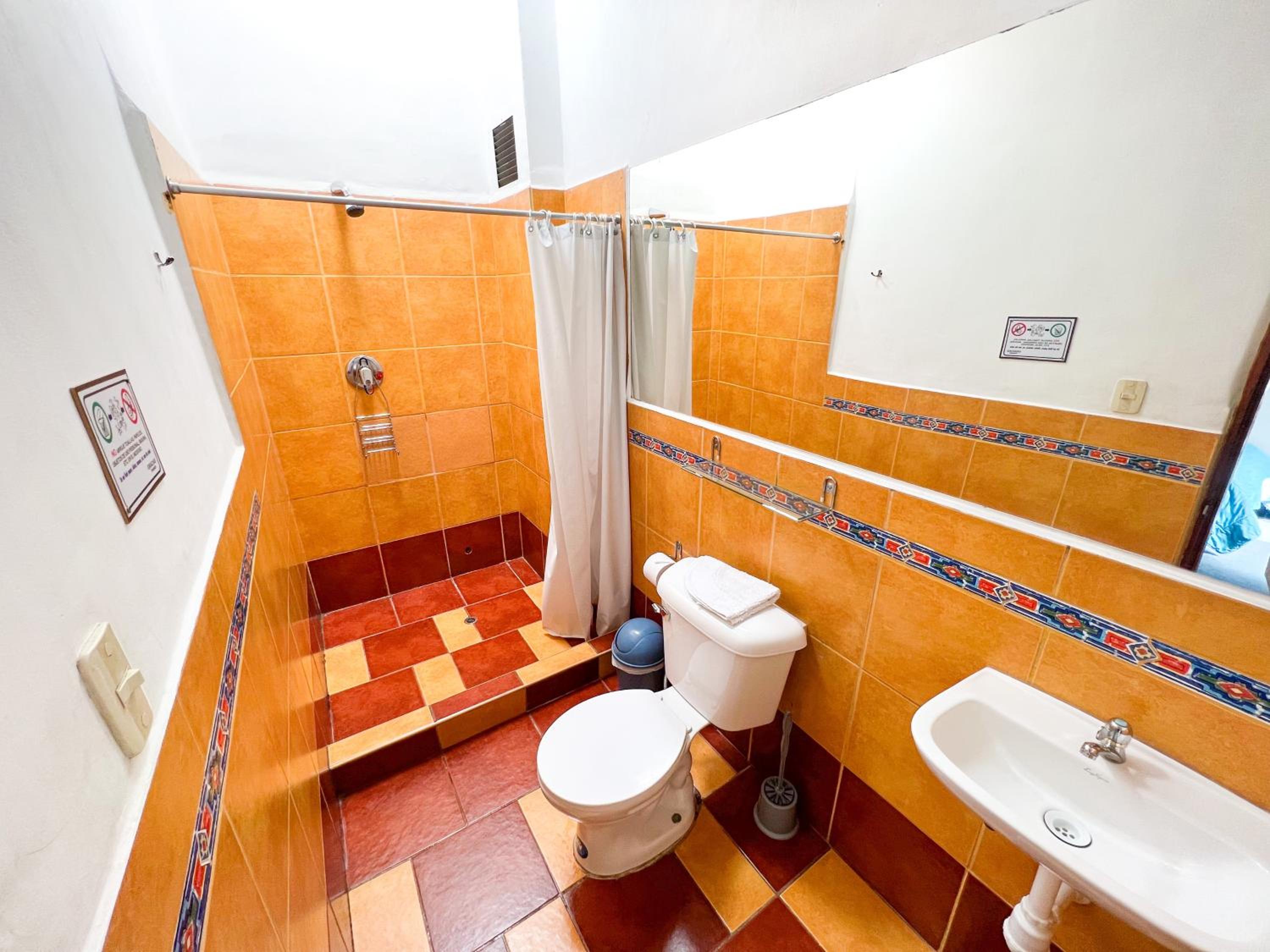 Twin Room with Private Bathroom - Photo 2