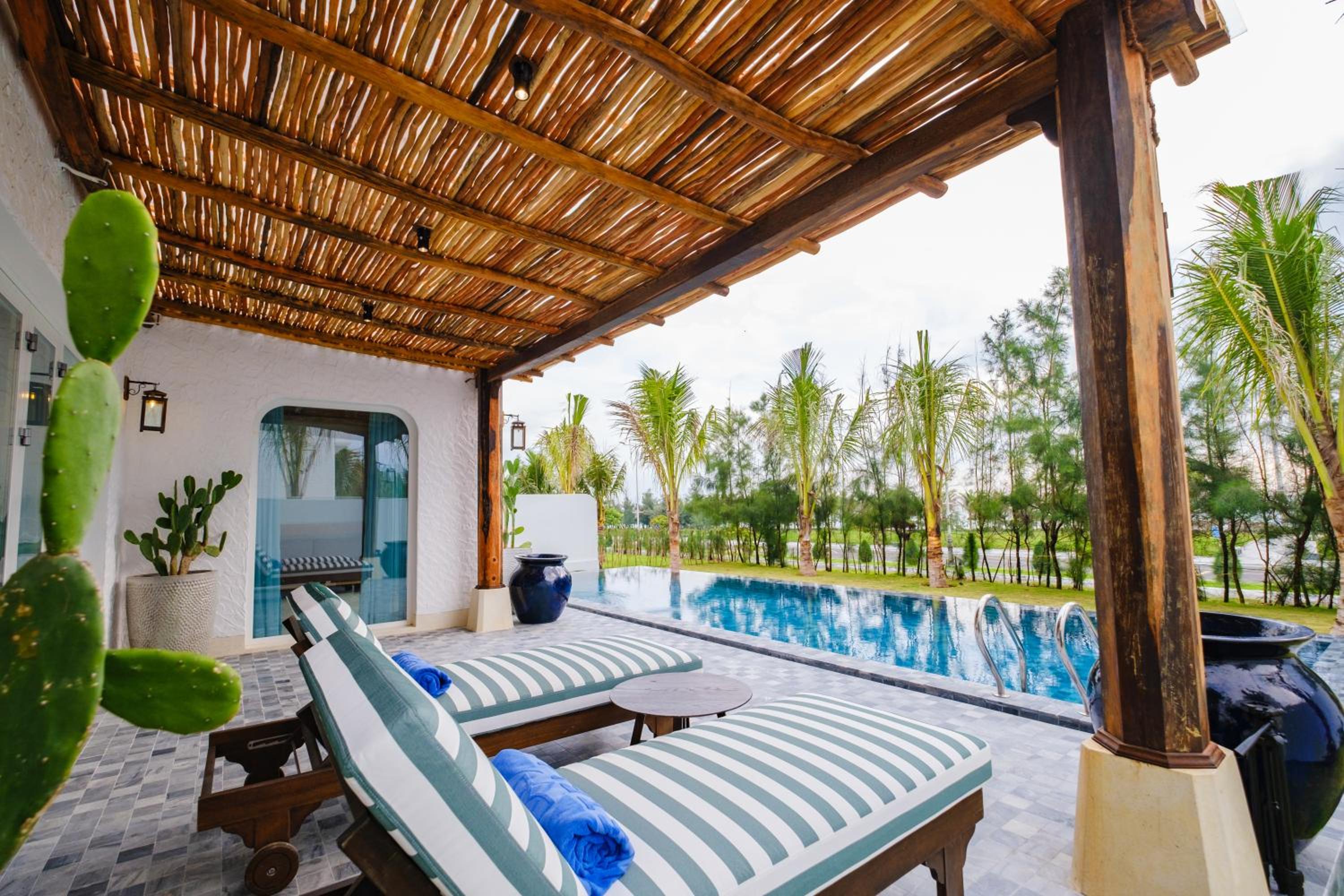 Three-Bedroom Pool Villa with Ocean View - Photo 7