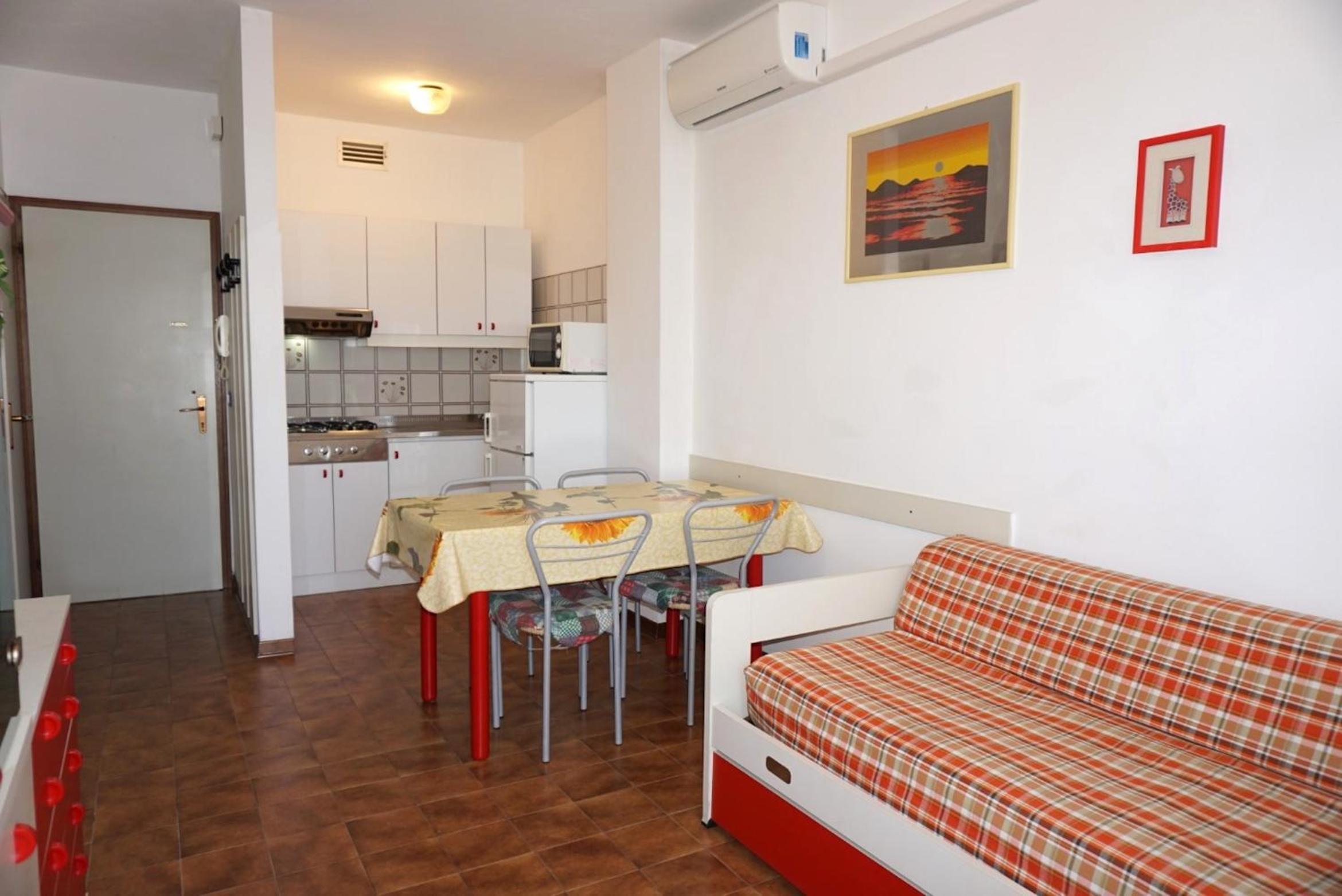 Apartment photo 2