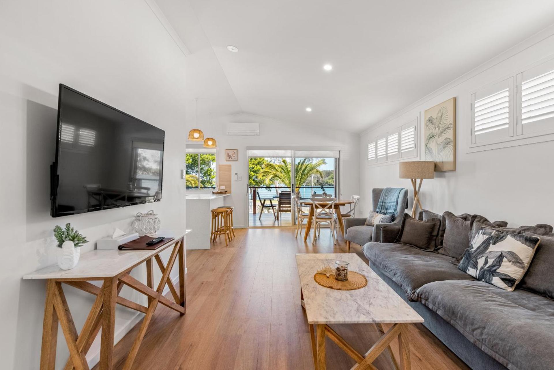 Two-Bedroom Waterfront Villa - Photo 6
