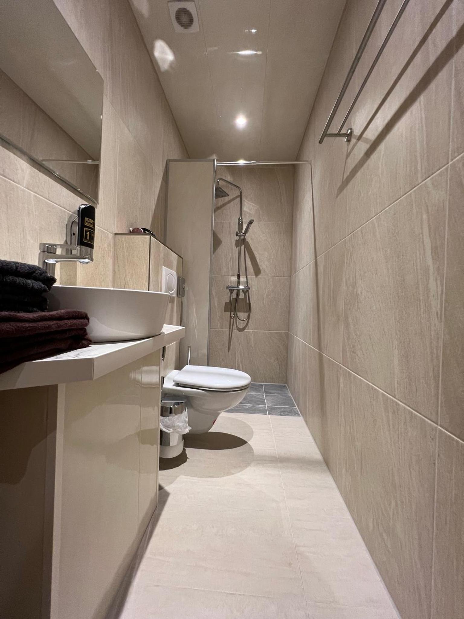 Double Room - Photo 10