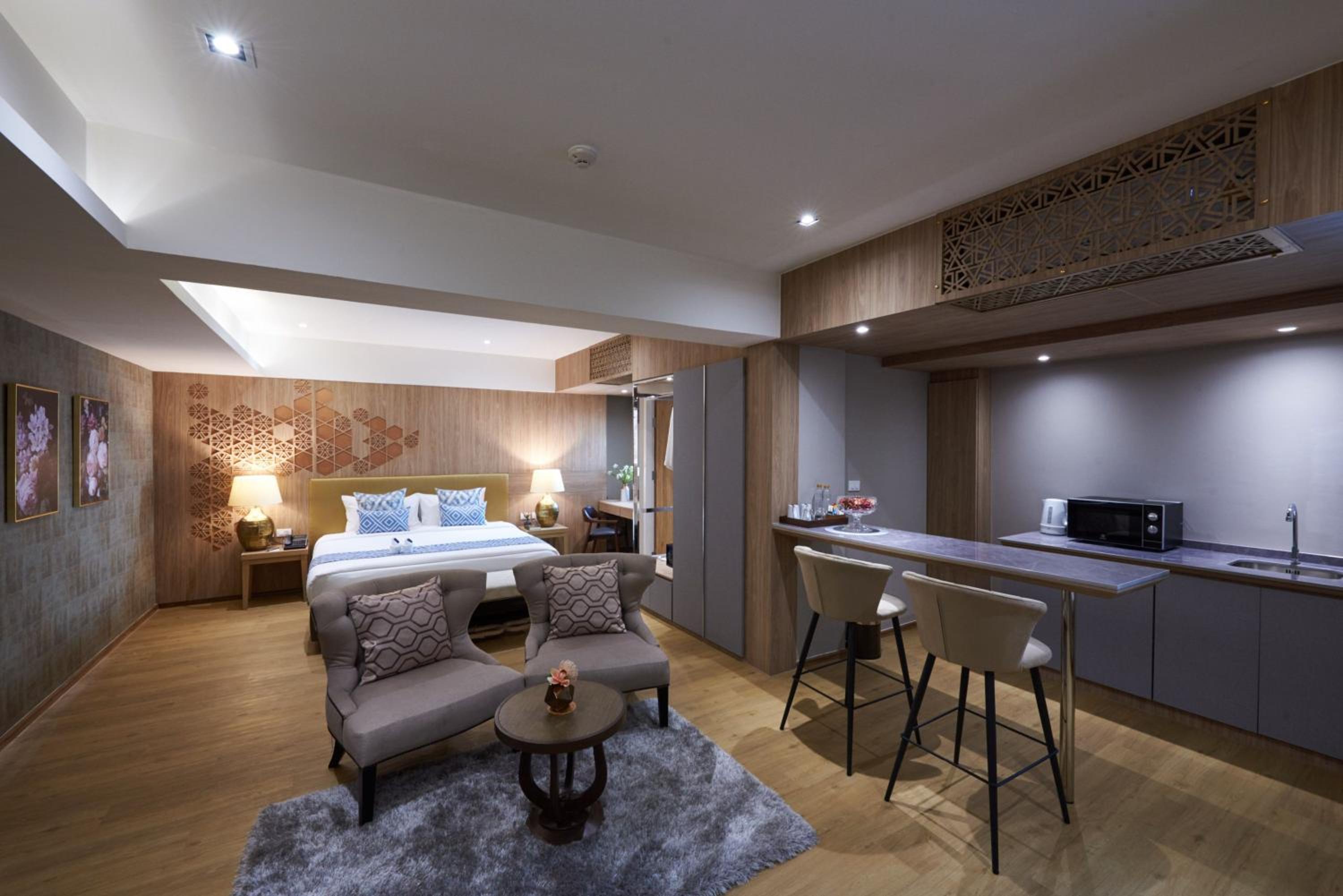 Deluxe King Room photo 1